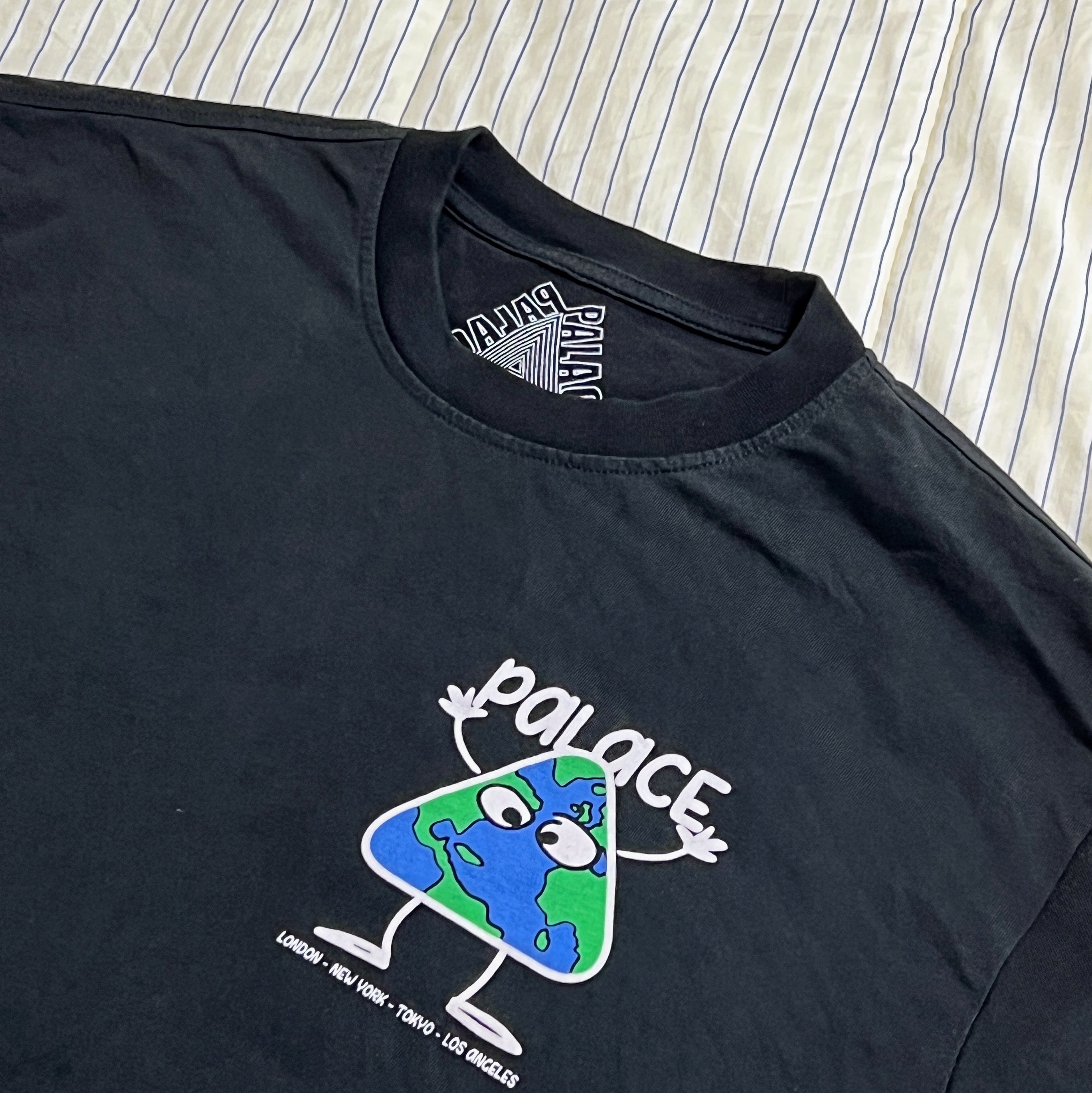 Palace Globlerone T-Shirt Black - 20SS 착용 스타일