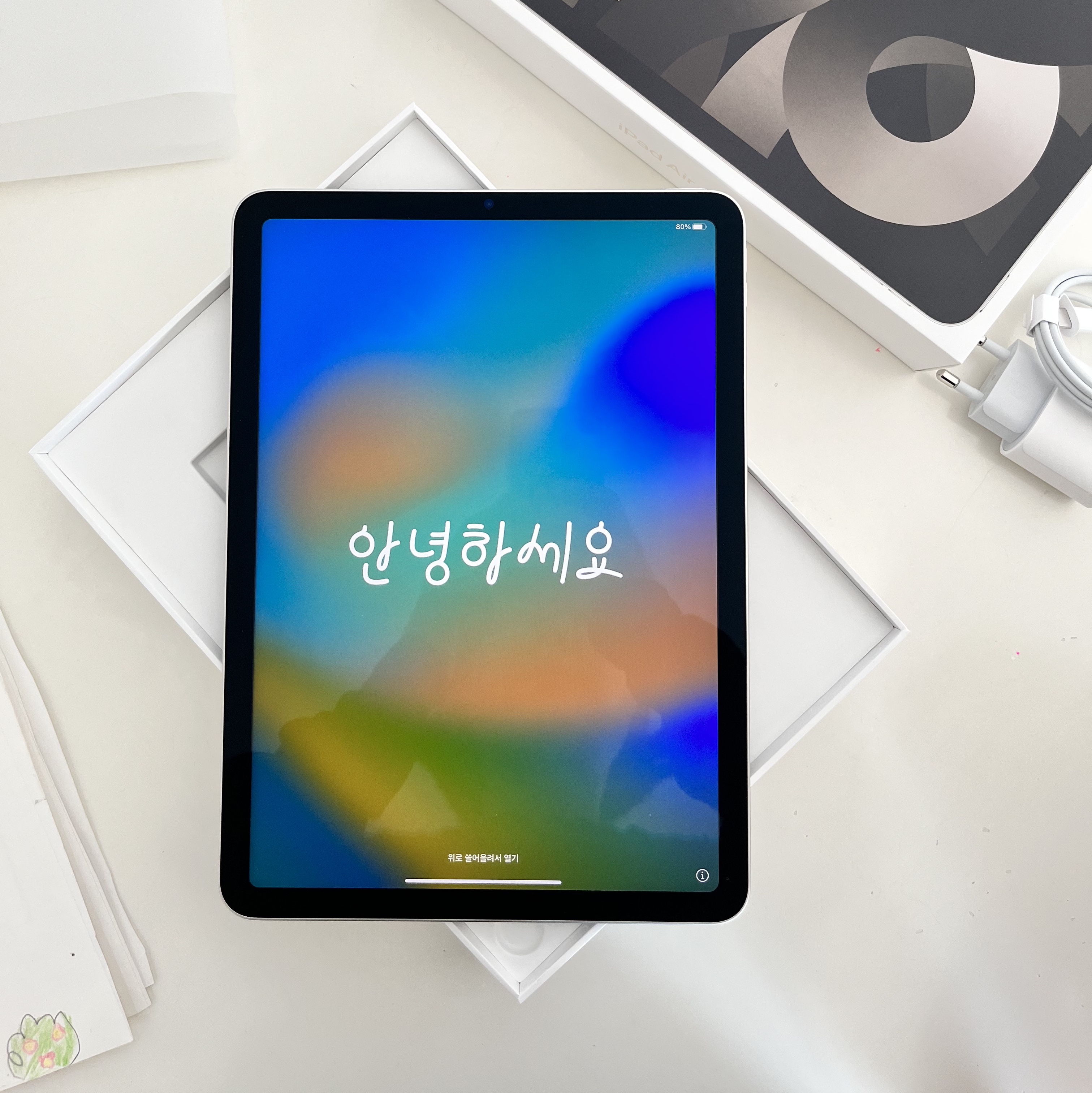 Apple iPad Air 5th Gen Wifi 64GB Starlight (Korean Ver.) 착용 스타일