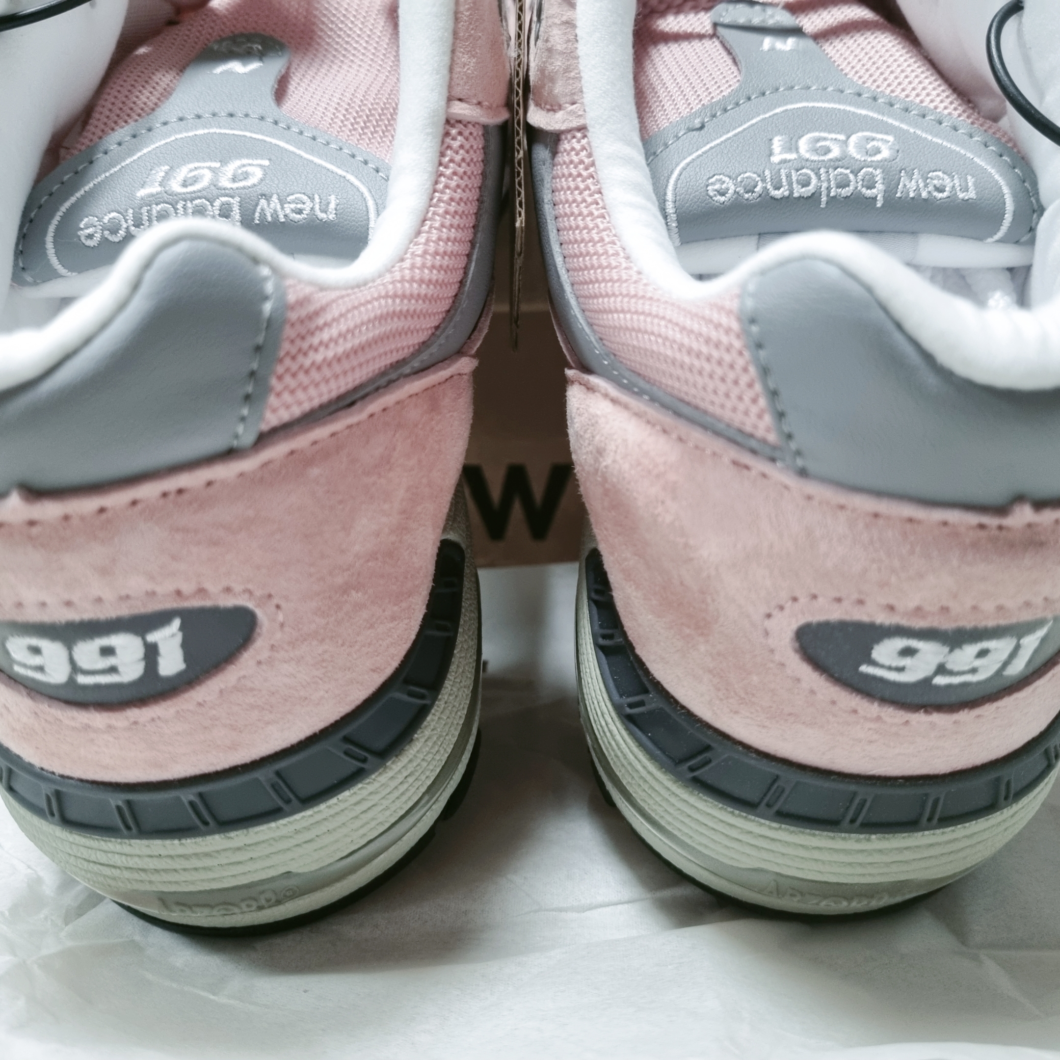 (W) New Balance 991 Made in UK Shy Pink 착용 스타일 - 2