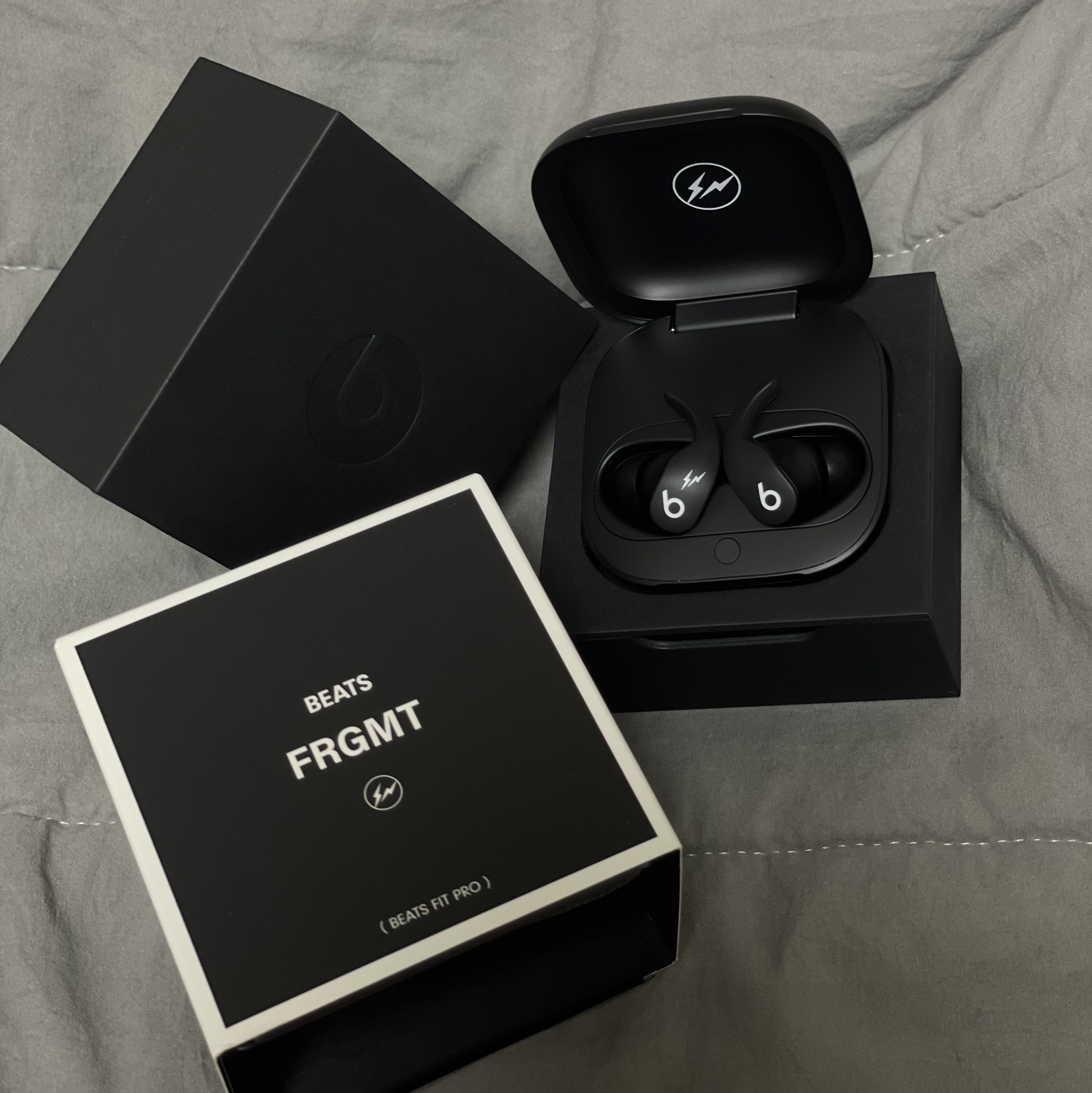 希少☆ FRAGMENT x Beats Fit Proフラグメント ブラック 希少☆ FRAGMENT x Beats Fit Proフラグメント ブラック ビーツ」と