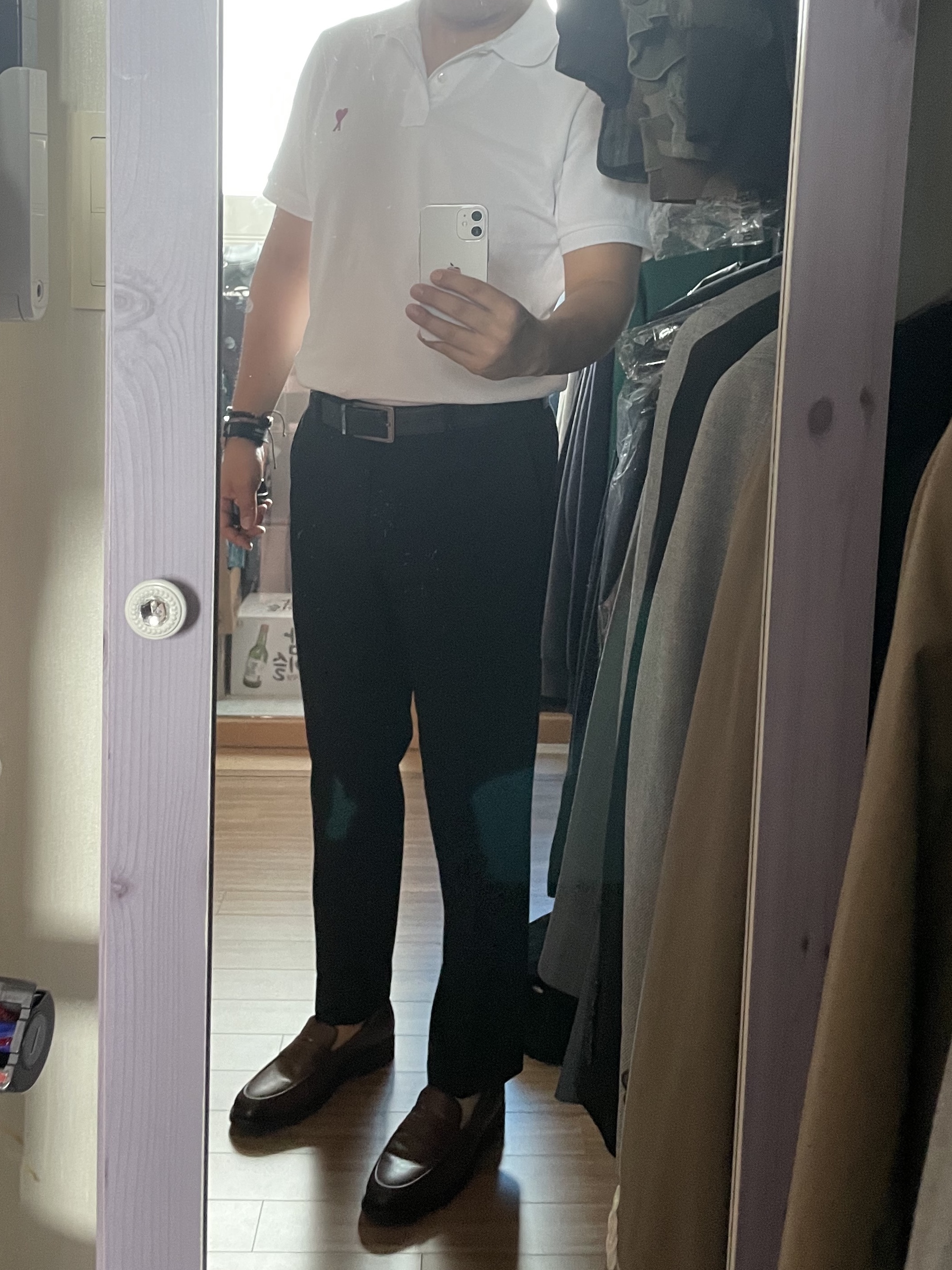 AMI de Coeur Polo Shirt White, Ferragamo Reversible Adjustable Gancini Belt Black 착용 스타일