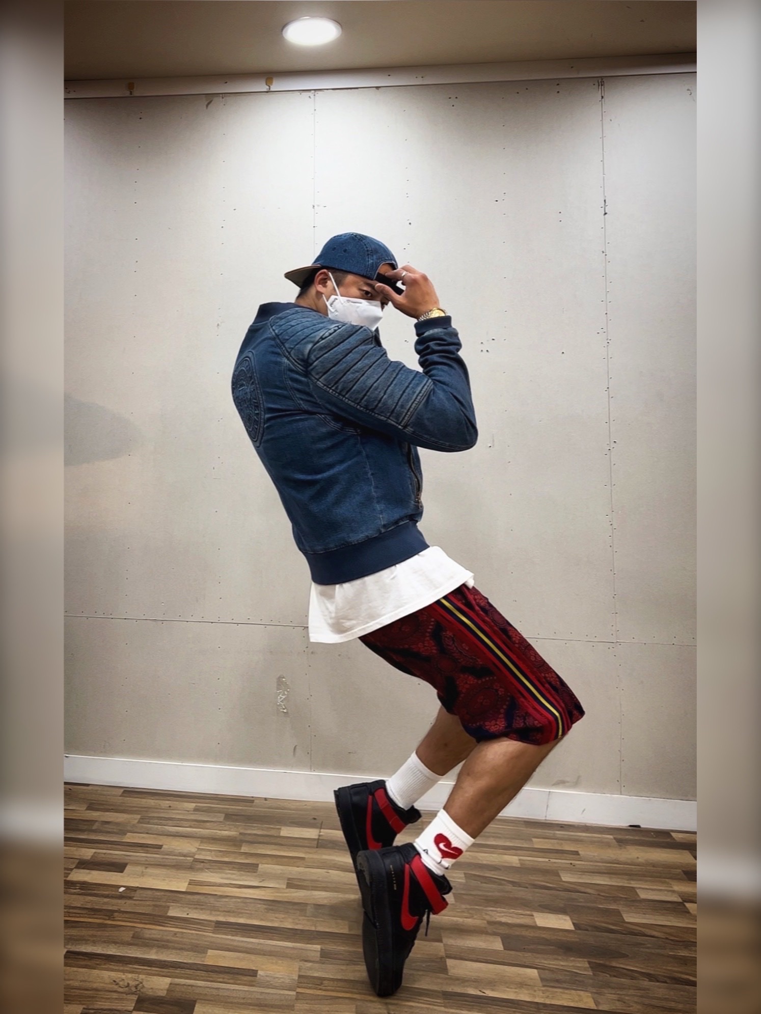 Nike x 1017 Alyx 9SM Air Force 1 High Black University Red, Rolex Sky-Dweller 42mm 326933 Champagne Jubilee 착용 스타일 - 2