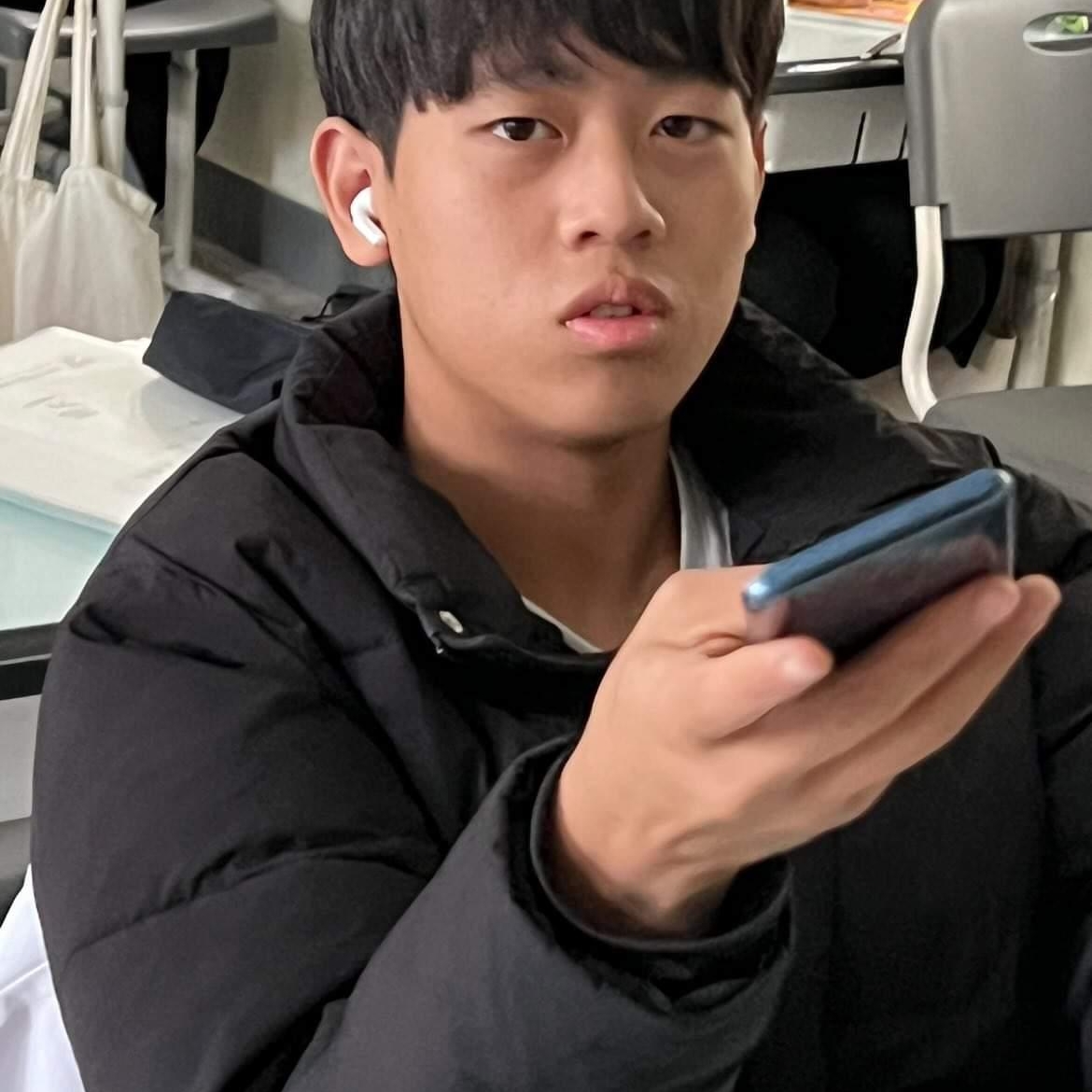 Apple AirPods Pro 2nd Gen (Korean Ver.), Apple Airpods 3rd Gen with MagSafe Charging Case (Korean Ver.) 착용 스타일 - 3
