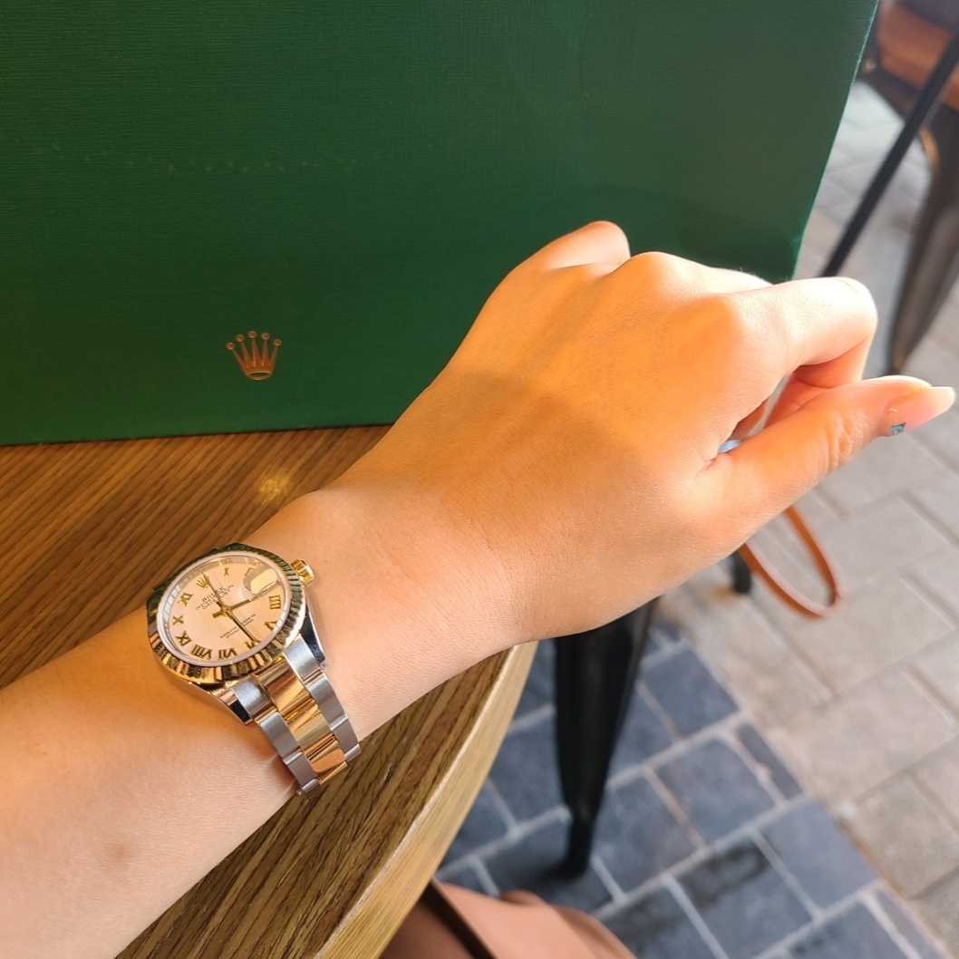 Rolex Lady-Datejust 28mm 279173 White Roman Oyster 착용 스타일 - 1