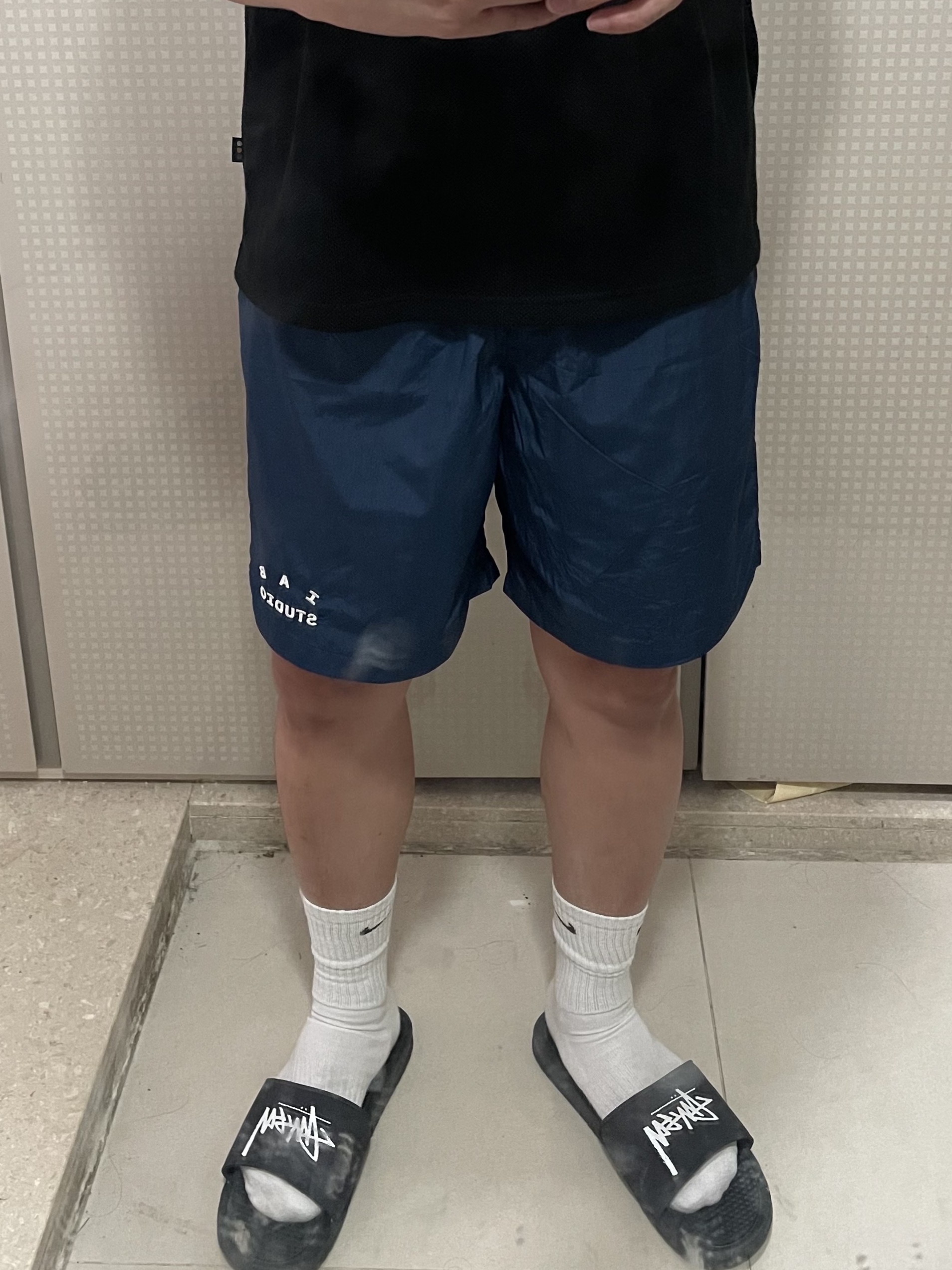 IAB Studio Work Shirt Sky Blue - The Hyundai Seoul Exclusive, IAB Studio Cropped Pique Shirt Black - The Hyundai Seoul Exclusive 착용 스타일 - 4