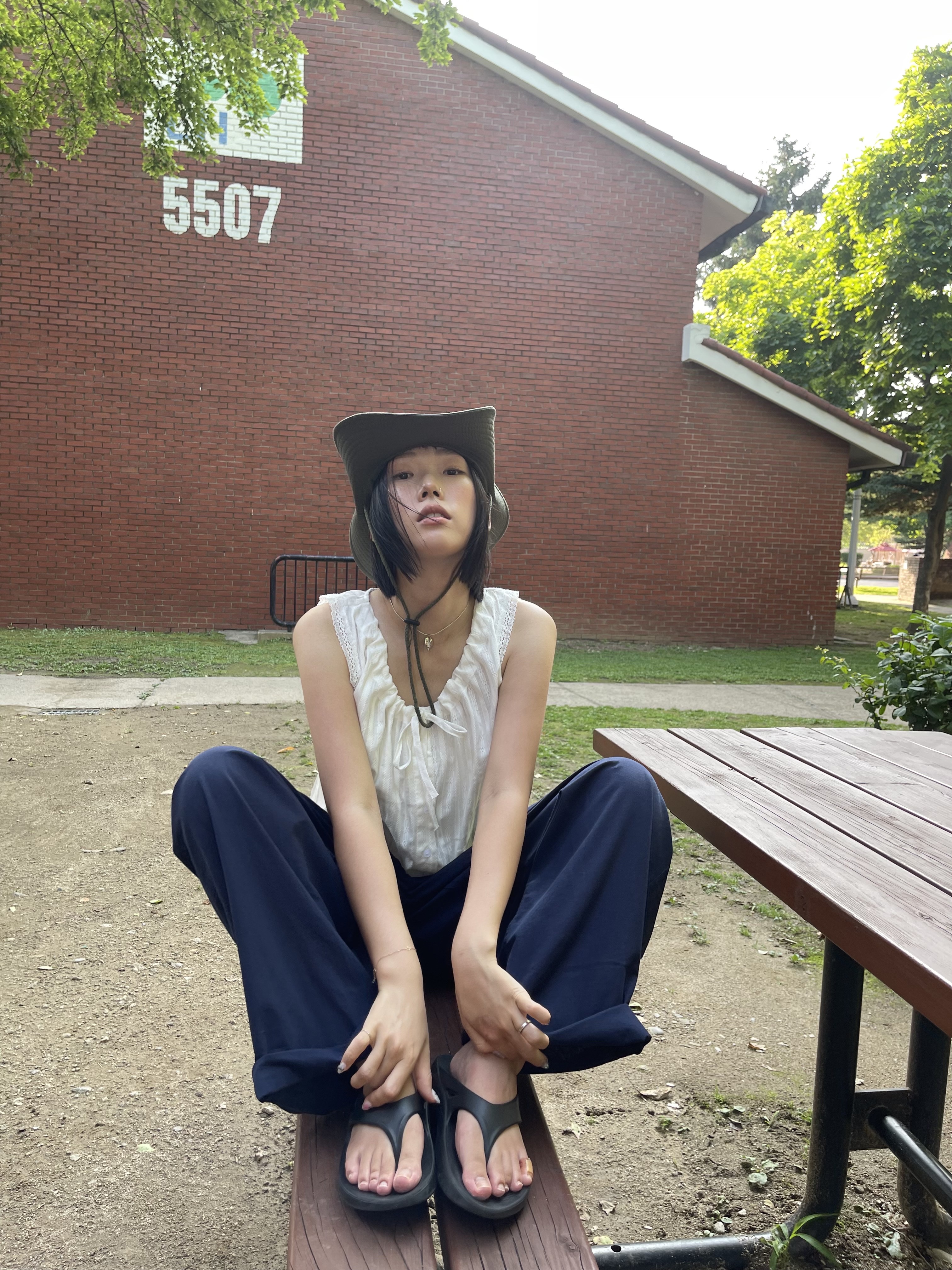Oofos OOriginal Black 착용 스타일 - 2