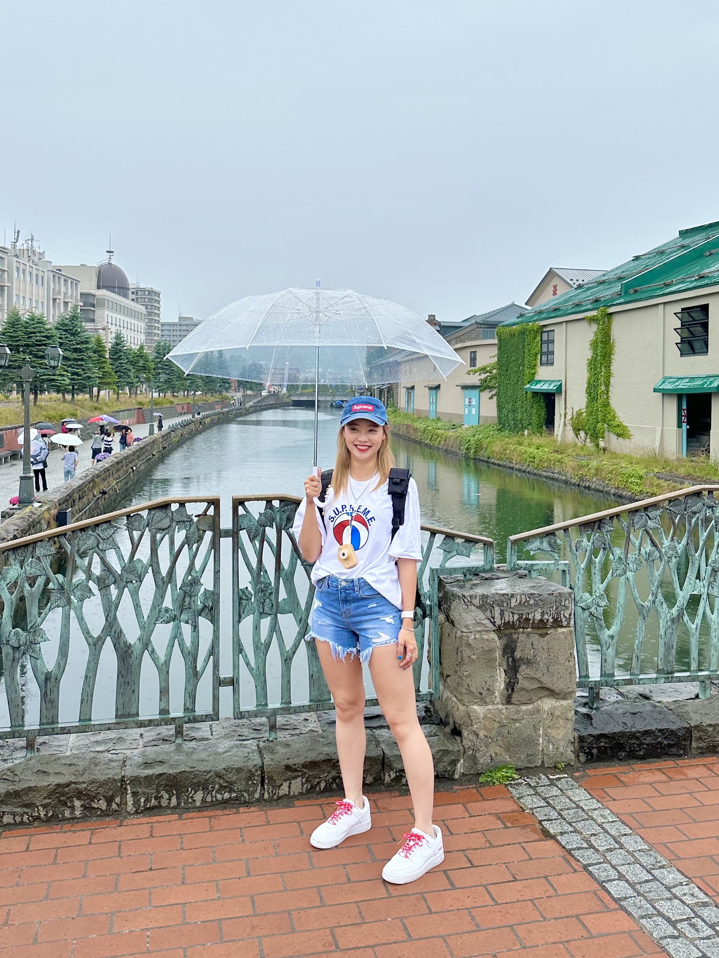 Supreme League T-Shirt White - 23SS, Supreme Washed Chino Twill Camp Cap Denim - 22FW 착용 스타일 - 1