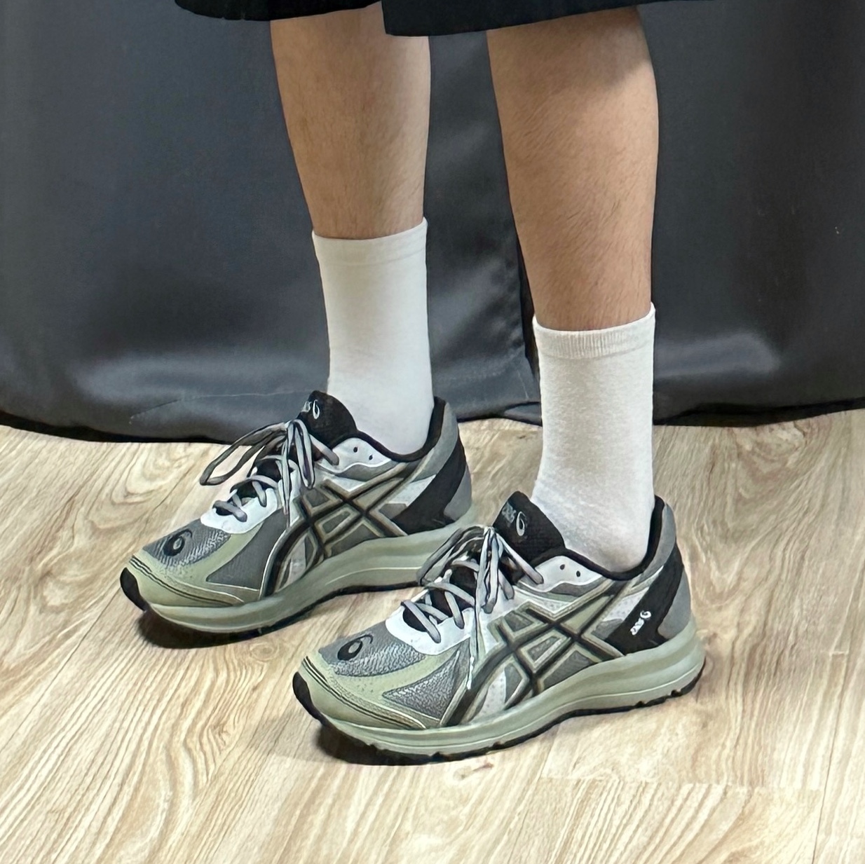 Asics Jog 100 S Sheet Rock - 2E Wide 착용 스타일 - 2
