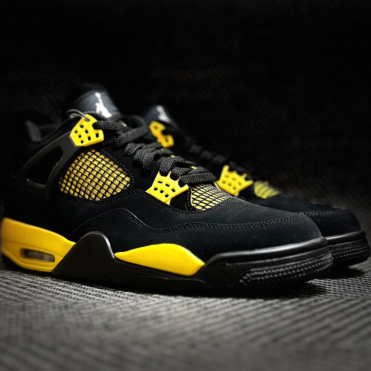 Jordan 4 Retro Thunder 2023 착용 스타일 - 2