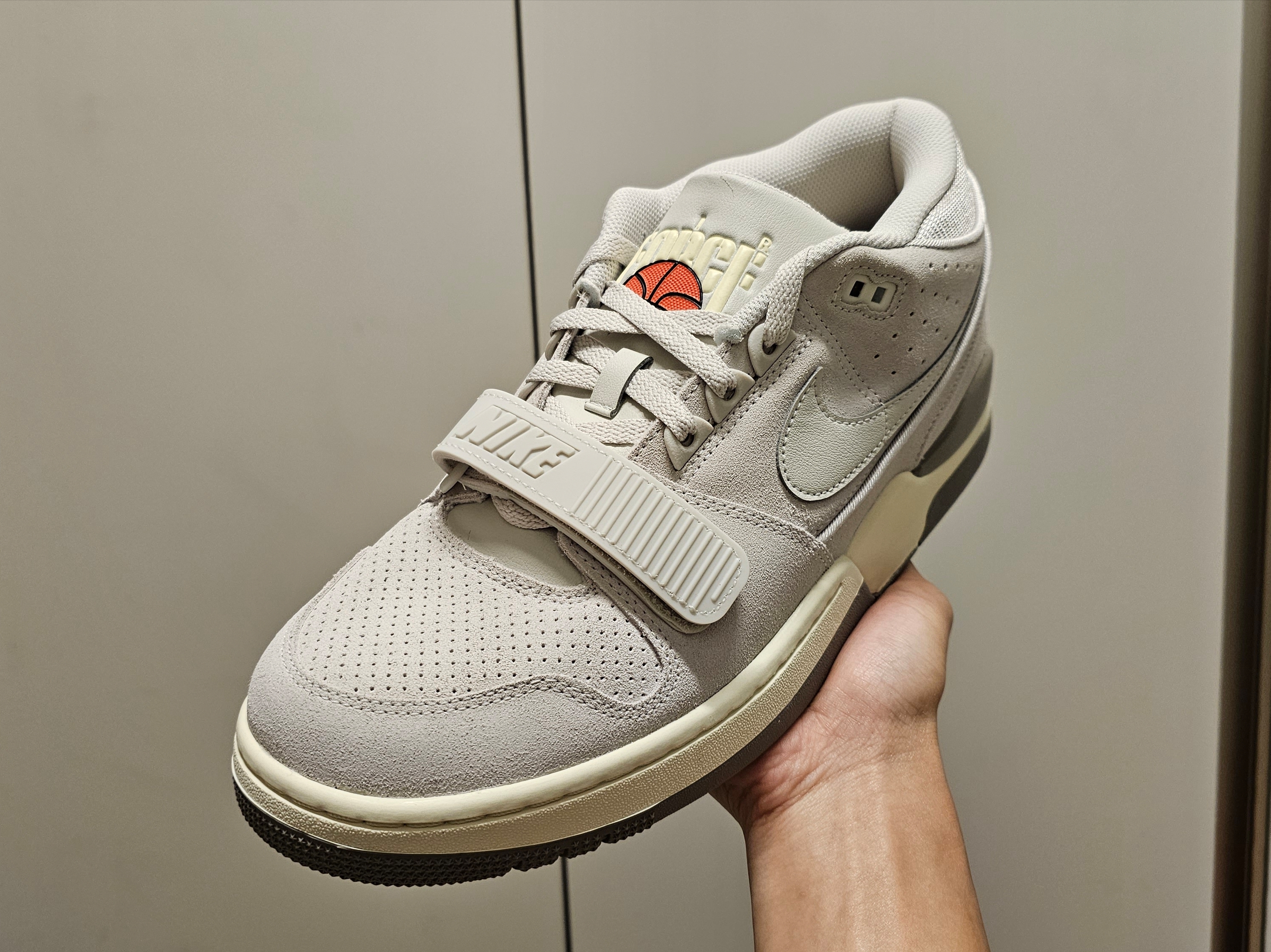 Nike Air Alpha Force 88 Light Bone and Coconut Milk 착용 스타일