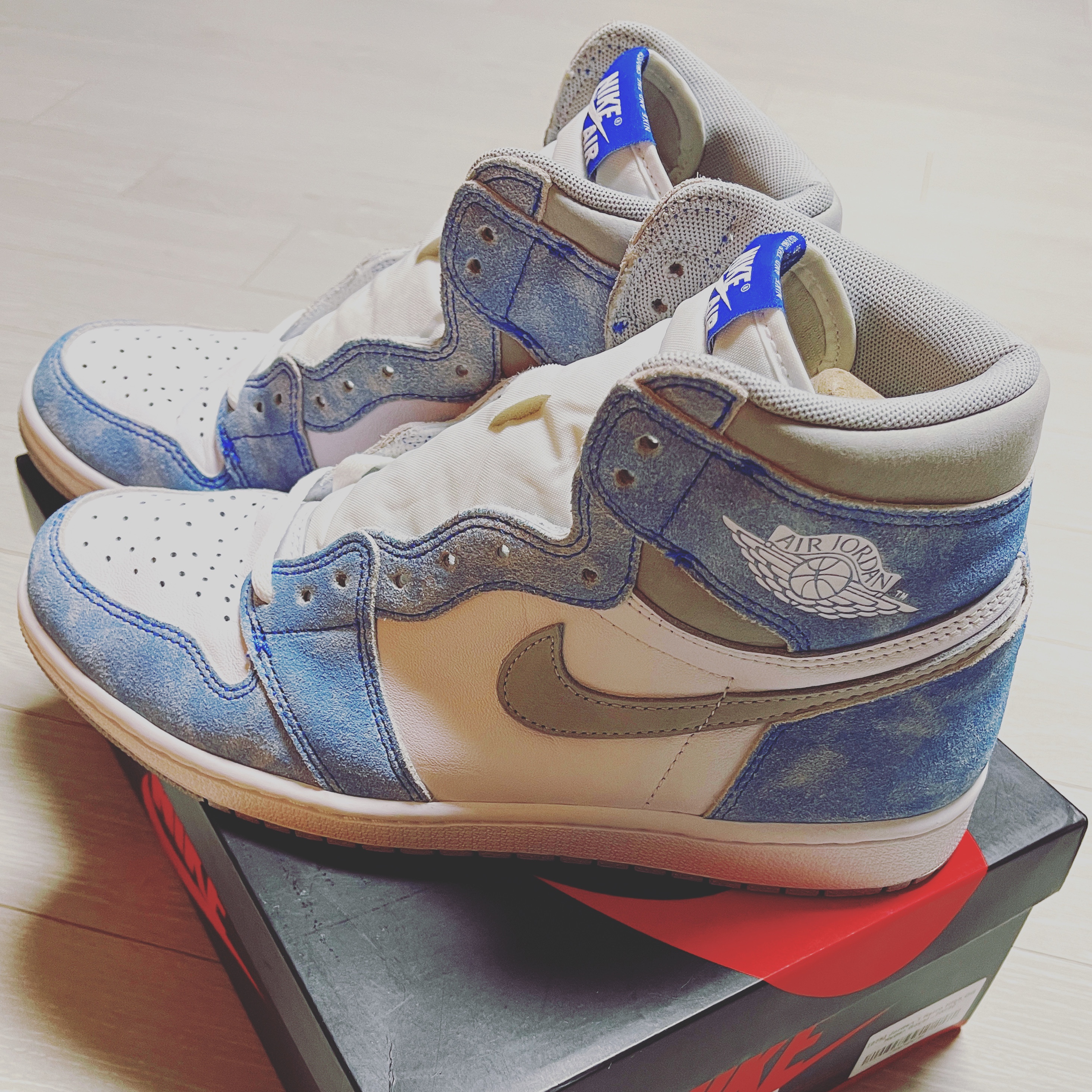 Jordan 1 Retro High OG Hyper Royal 착용 스타일