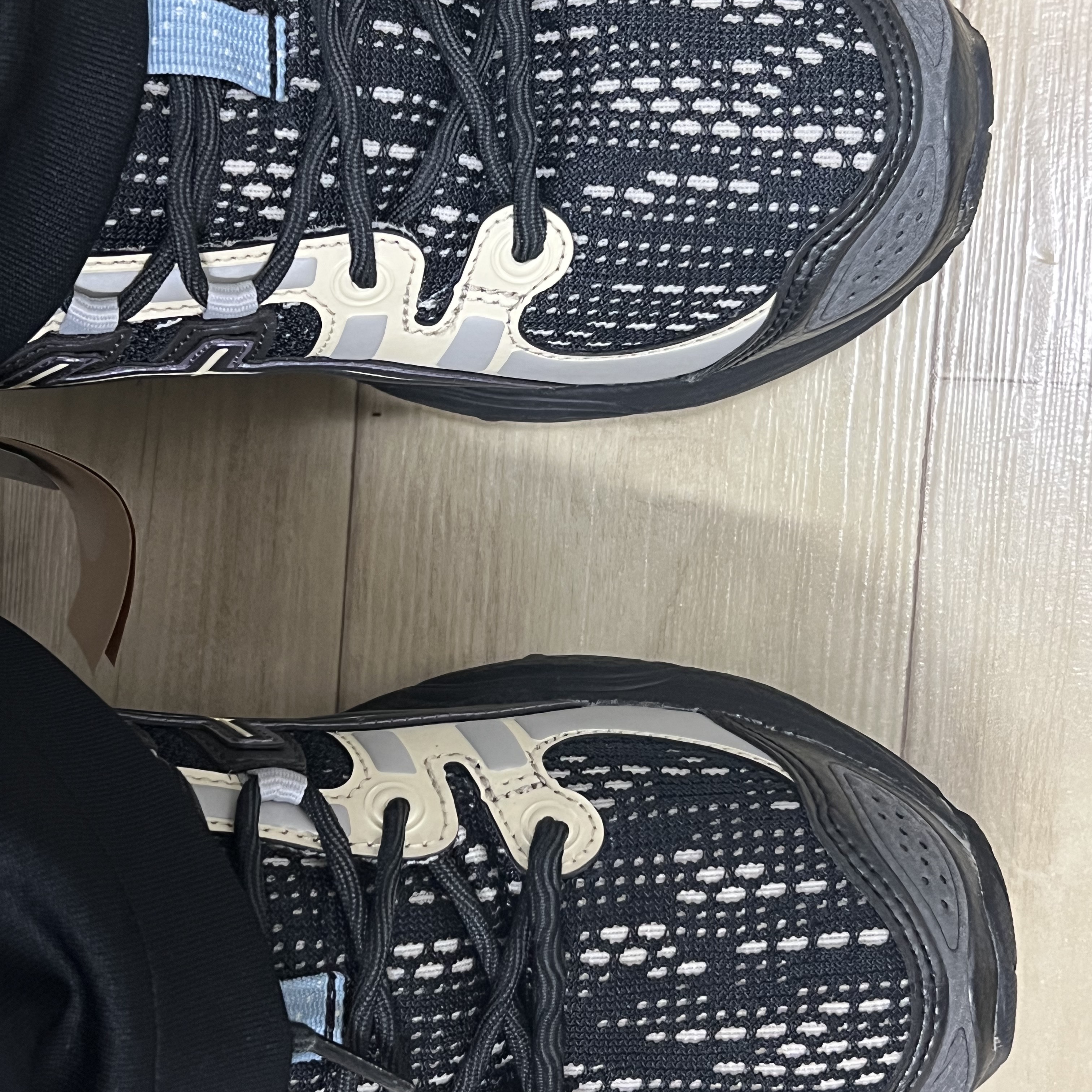 Asics UB5-S Gel-Nimbus 9 Black Gunmetal 착용 스타일