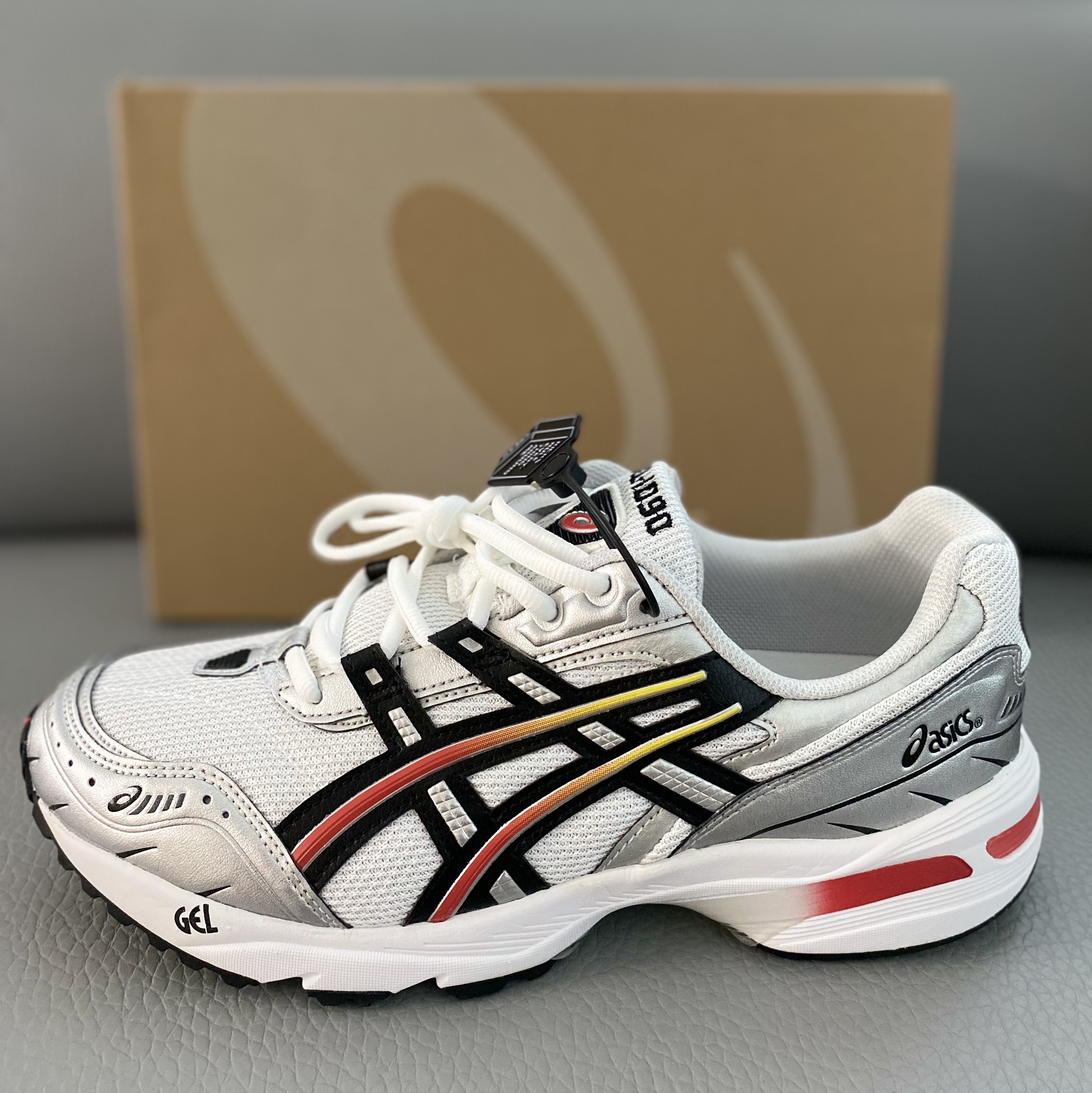 Asics Gel-1090 White Black 착용 스타일