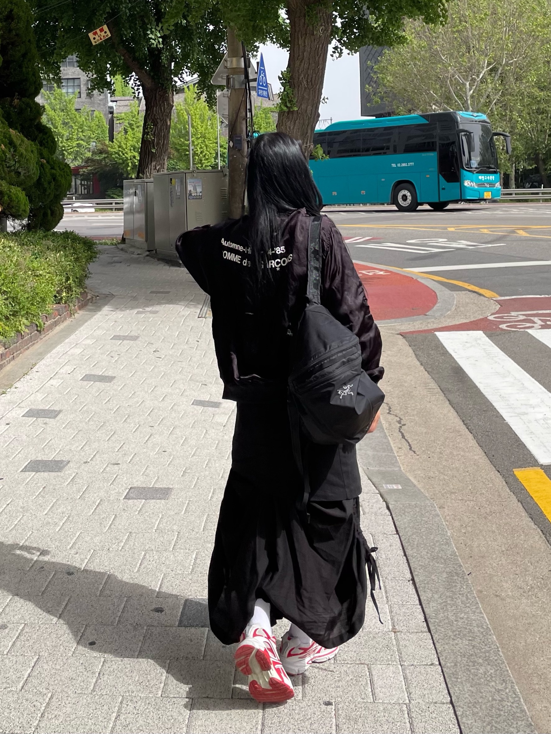 Arc'teryx Heliad 15 Backpack Black, Reebok x Kanghyuk Premier Road Modern White Red  착용 스타일 - 2