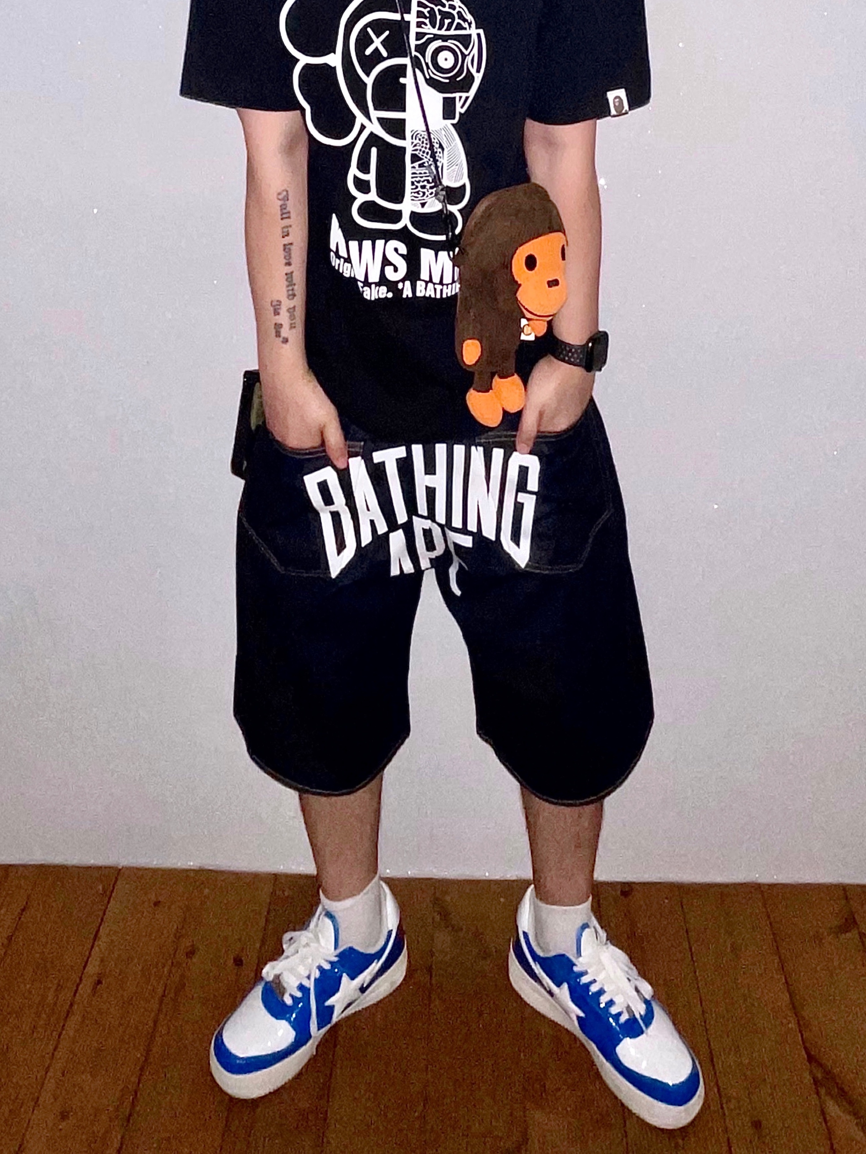 BAPE Bape Sta Low Color Block Shark Blue, Apple Watch Nike SE 44mm GPS Space Gray Aluminum Case with Nike Sport Band Anthracite Black (Korean Ver.) 착용 스타일 - 2
