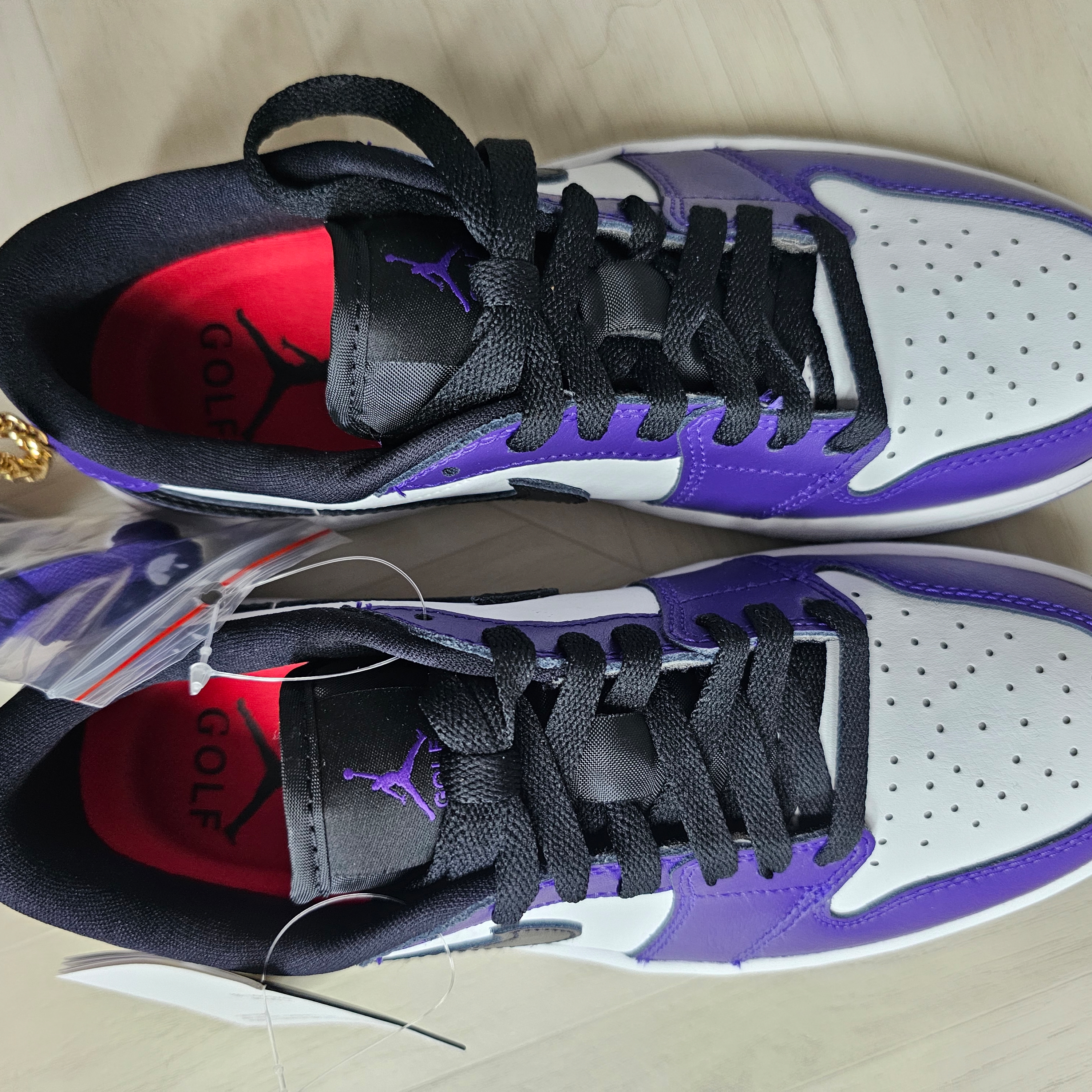 Jordan 1 Low Golf Court Purple 착용 스타일 - 2