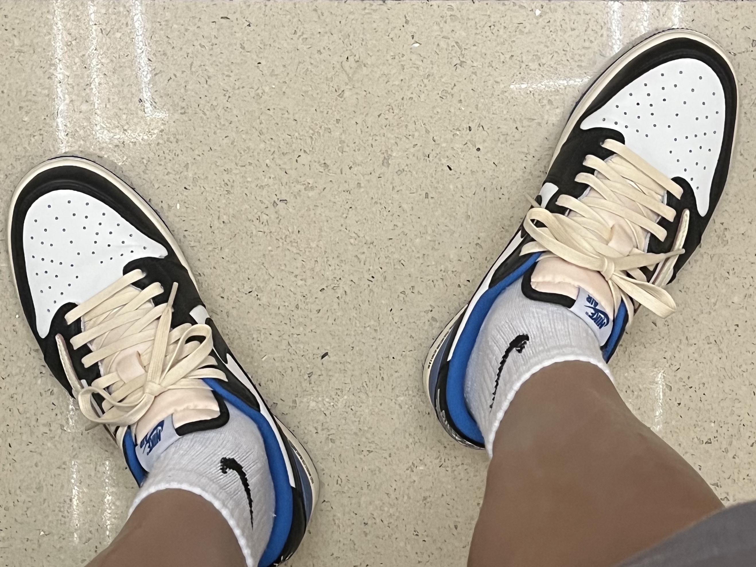 Jordan 1 x Travis Scott x Fragment Retro Low OG SP Military Blue 착용 스타일