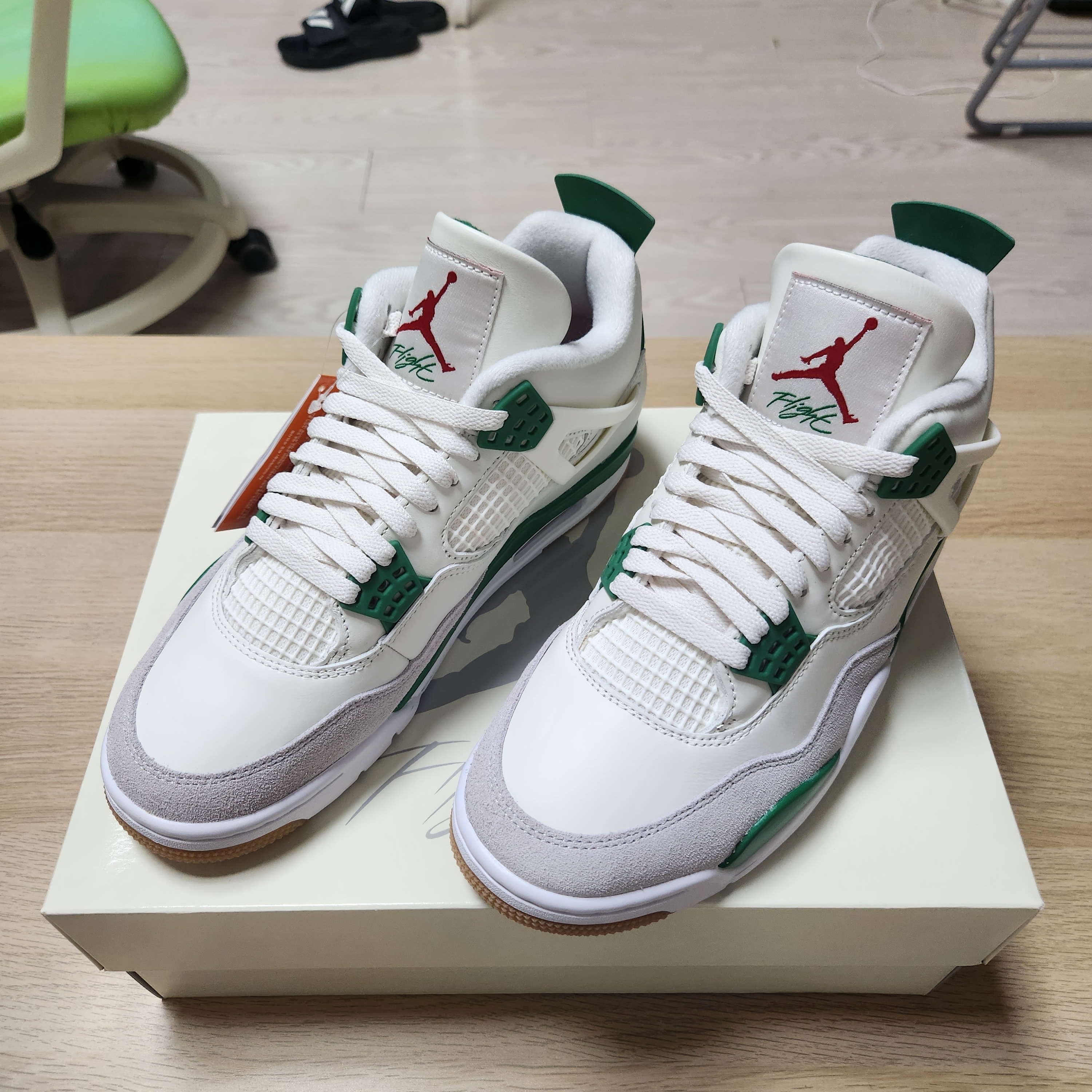 Jordan 4 x Nike SB Retro SP Pine Green 착용 스타일 - 1