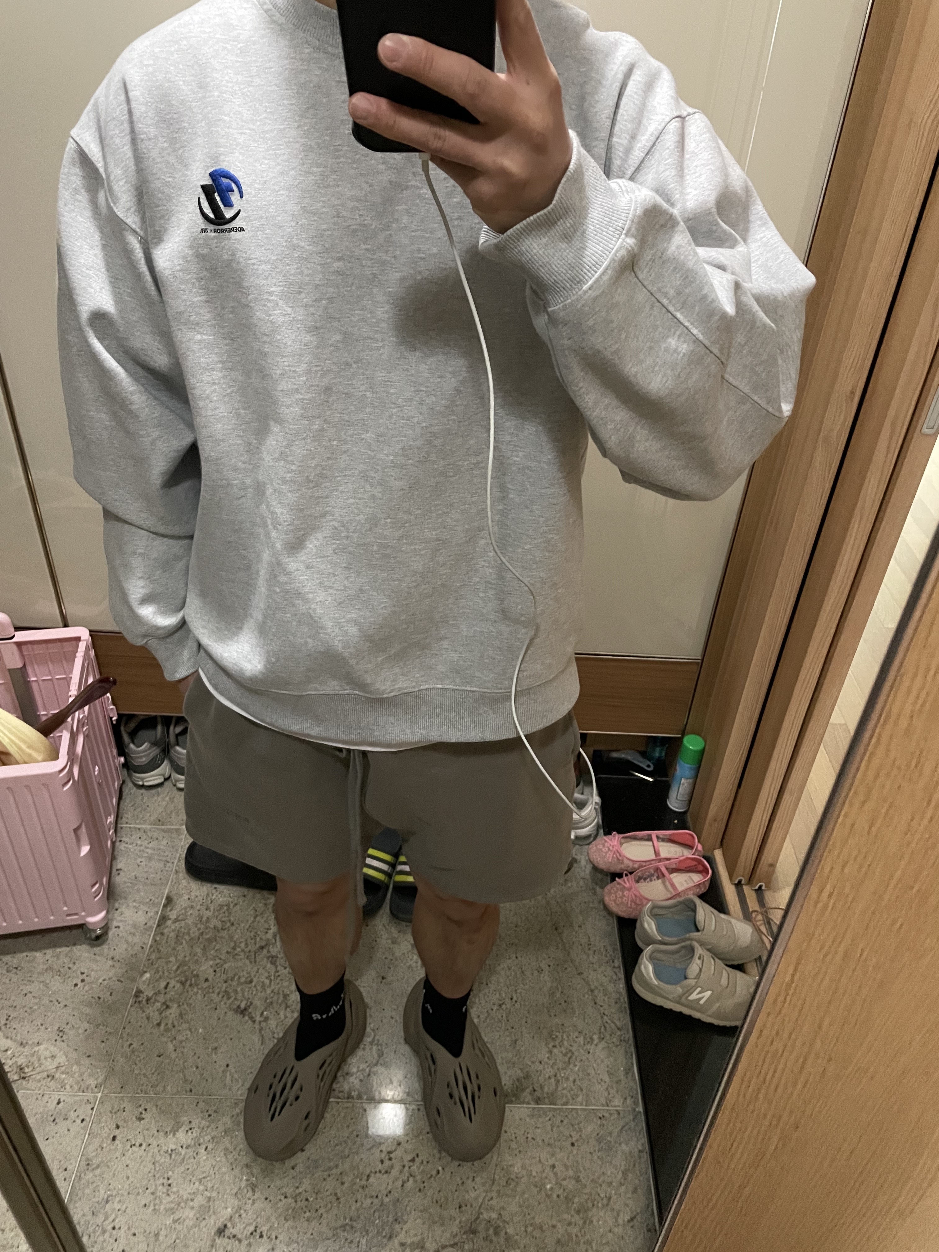 Zara x Ader Error Oversize Sweatshirt Grey, Essentials Volley Shorts Taupe - 21SS 착용 스타일