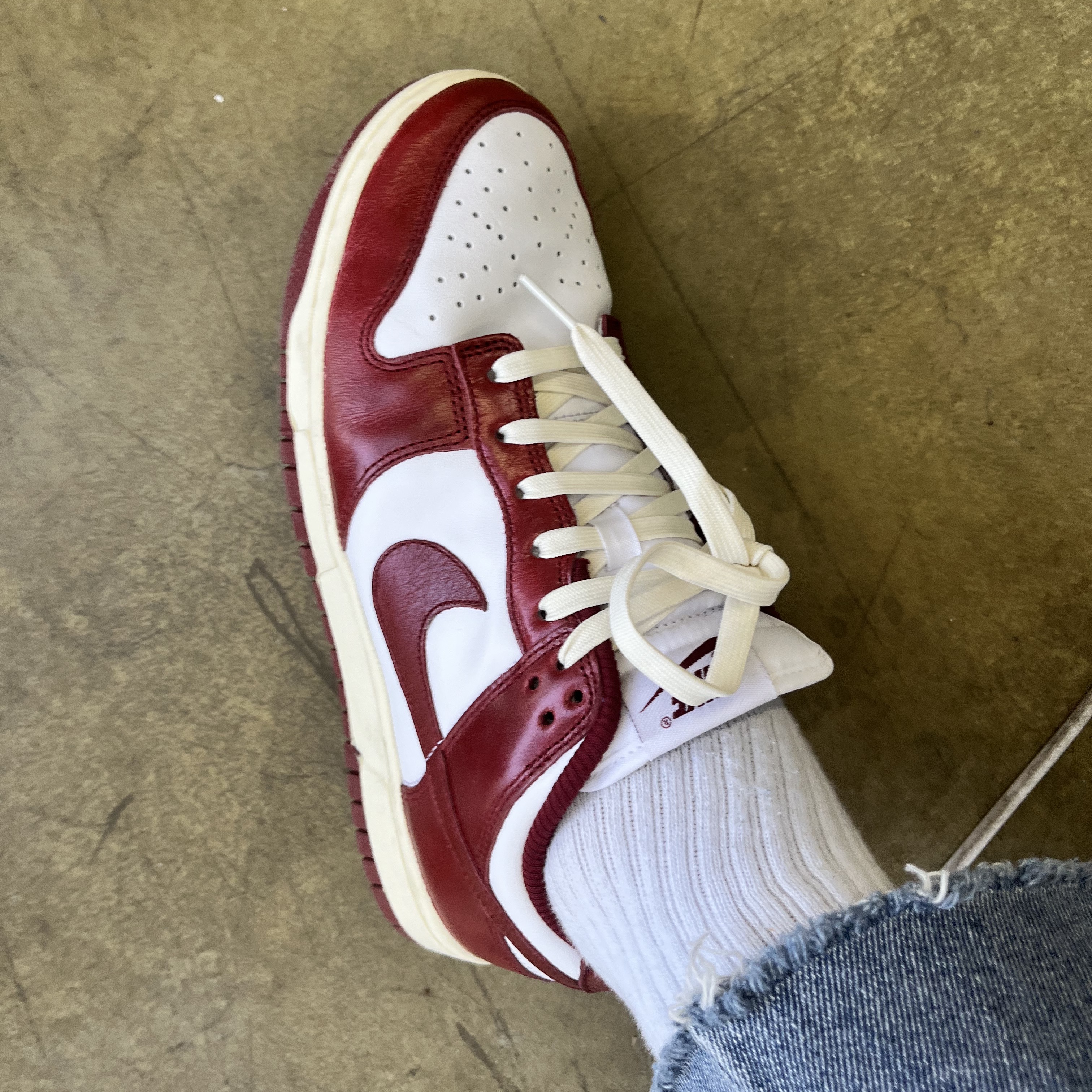 (W) Nike Dunk Low Retro PRM Team Red and White 착용 스타일