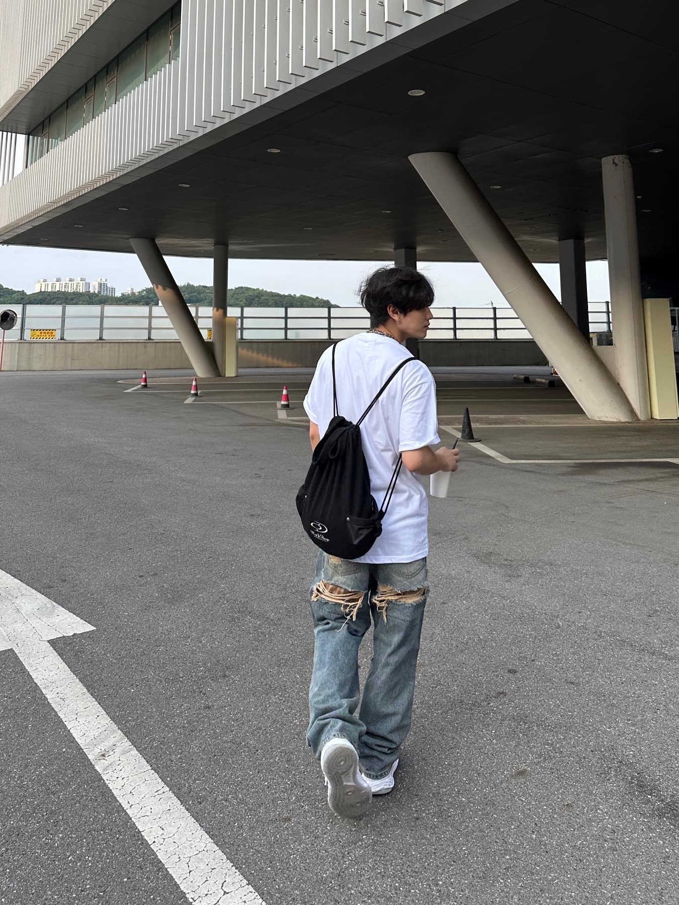Maison Mihara Yasuhiro Wayne OG Sole Leather Low-top Sneakers Black White 착용 스타일 - 3