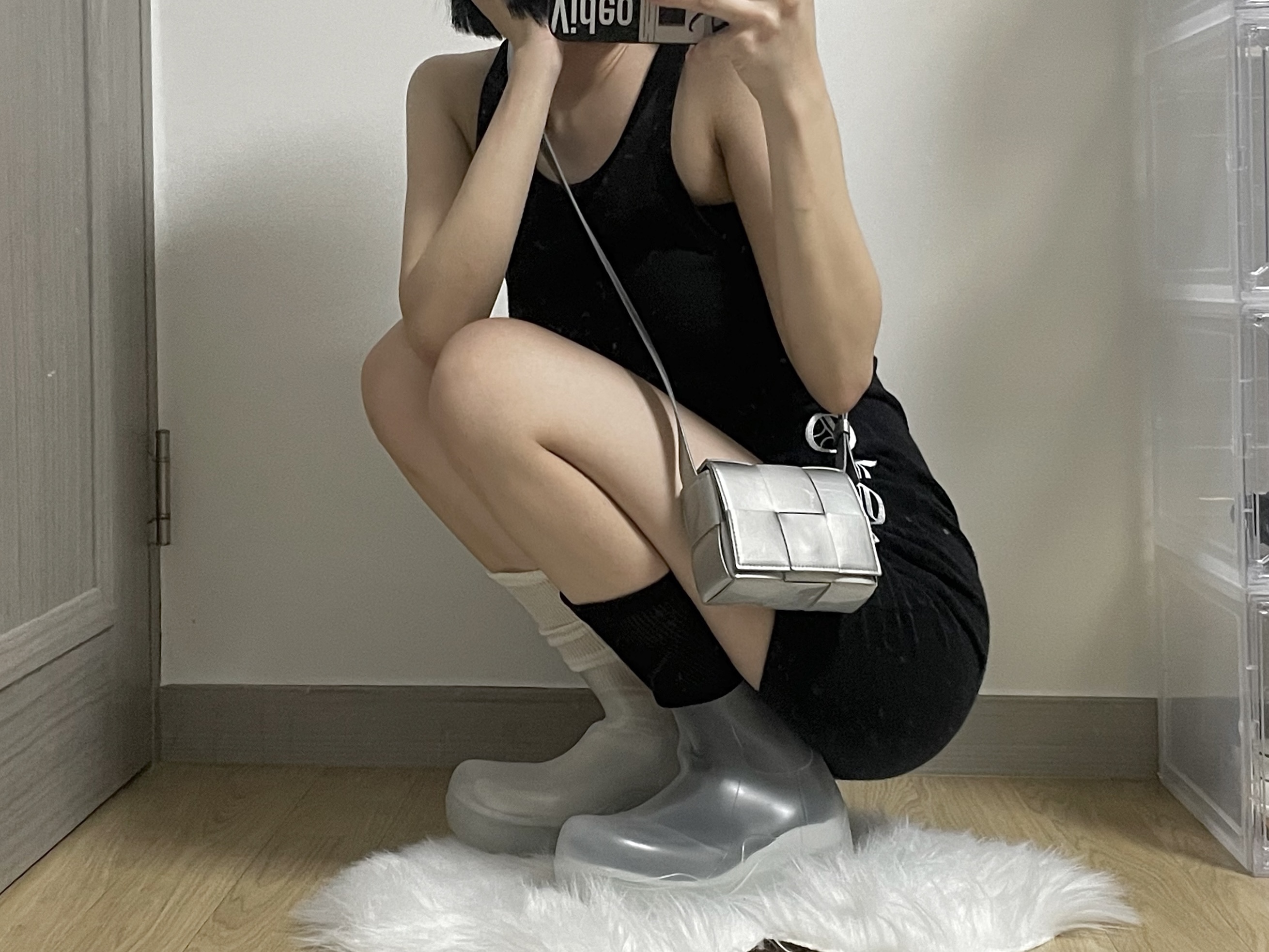 (W) Bottega Veneta Puddle Ankle Glass, Bottega Veneta Mini Leather Cassette Silver 착용 스타일 - 1