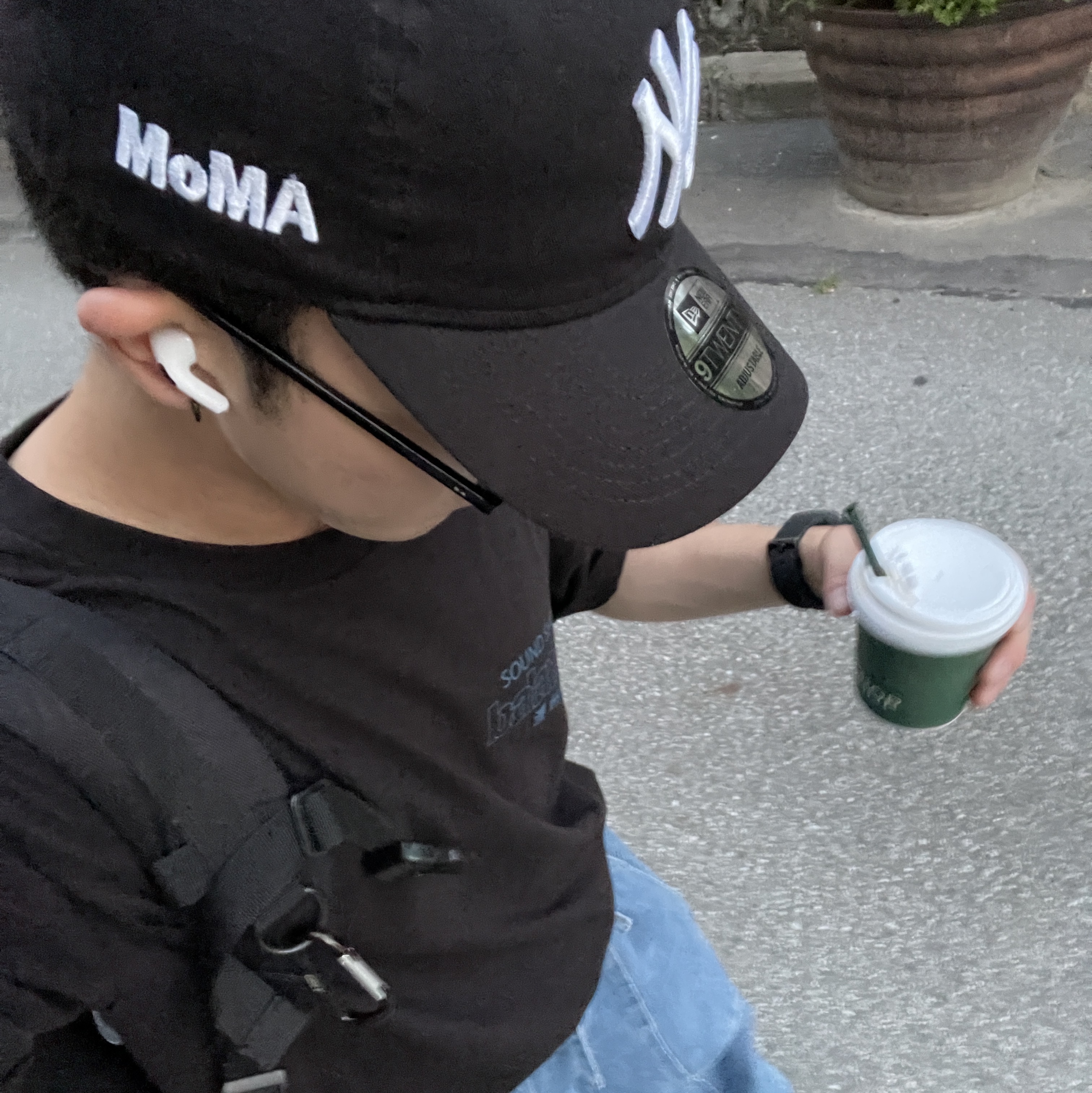 New Era x MoMA New York Yankees Cap Black, Nike x Supreme Air Force 1 Low Black 착용 스타일 - 1