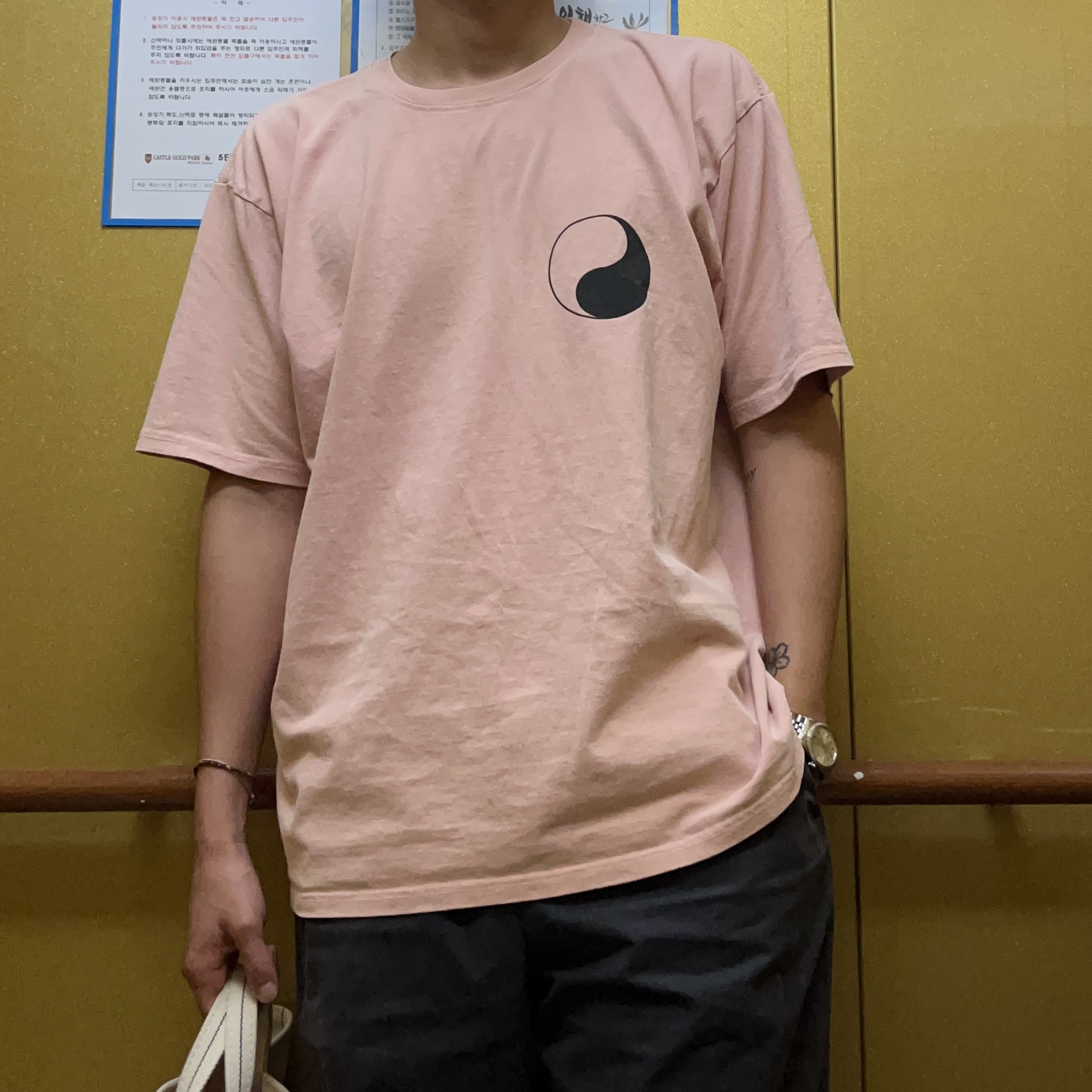 Stussy x Our Legacy Work Shop Yin Yang Pigment Dyed T-Shirt Blush 착용 스타일 - 2