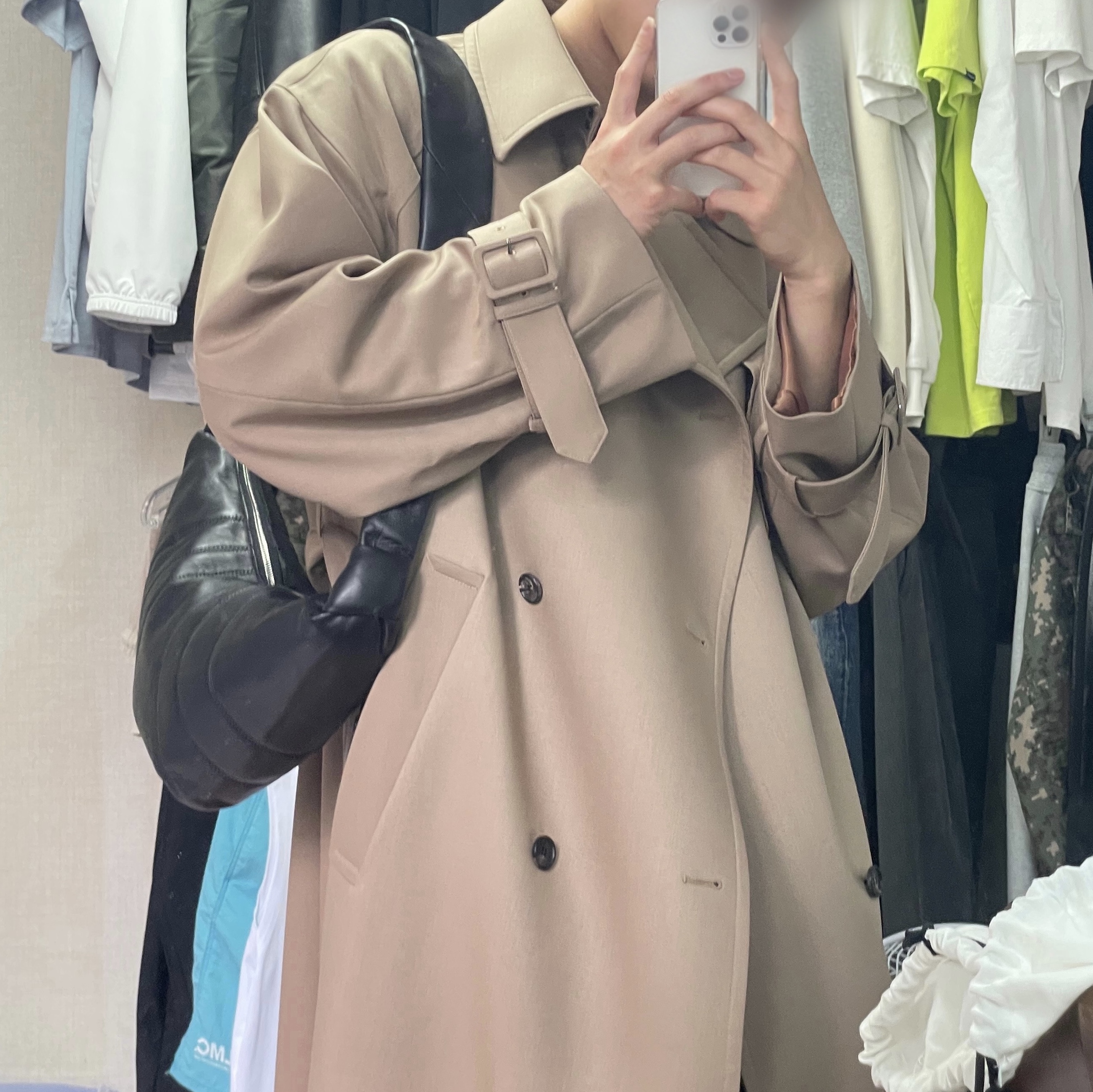 Lemaire Medium Croissant Bag Soft Nappa Leather Black 착용 스타일