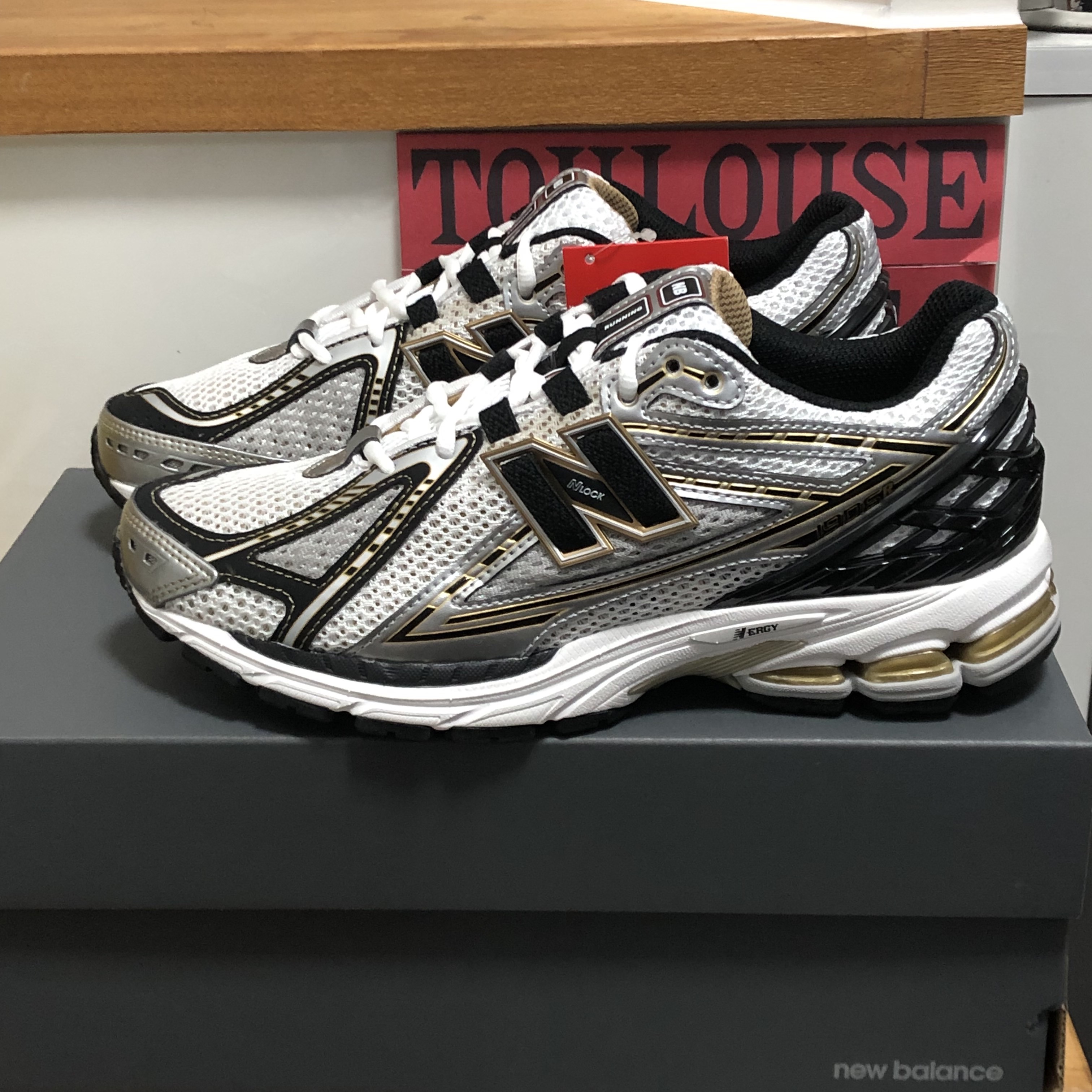 New Balance 1906R White Gold 착용 스타일