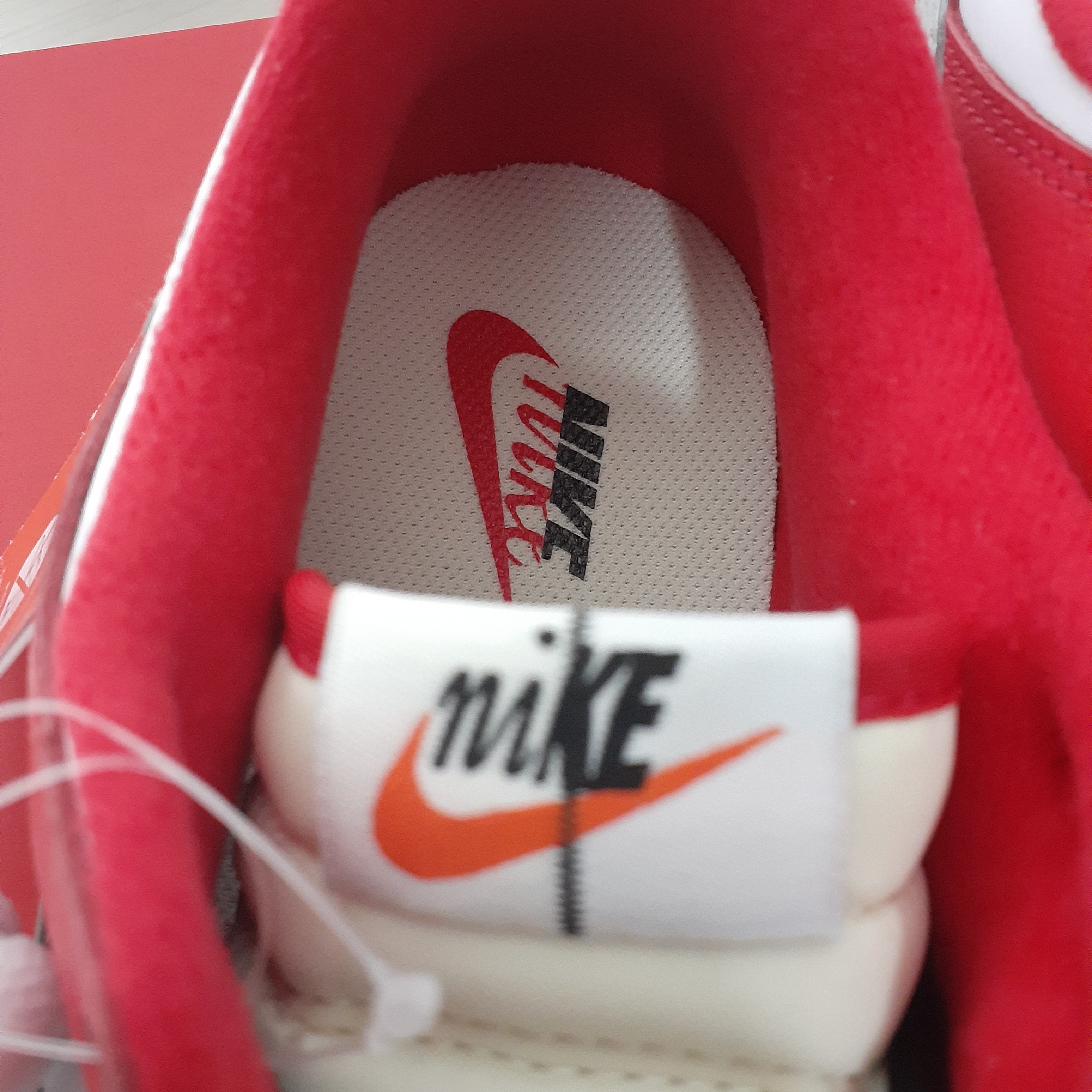 Nike Dunk Low Retro PRM University Red Black 착용 스타일 - 2