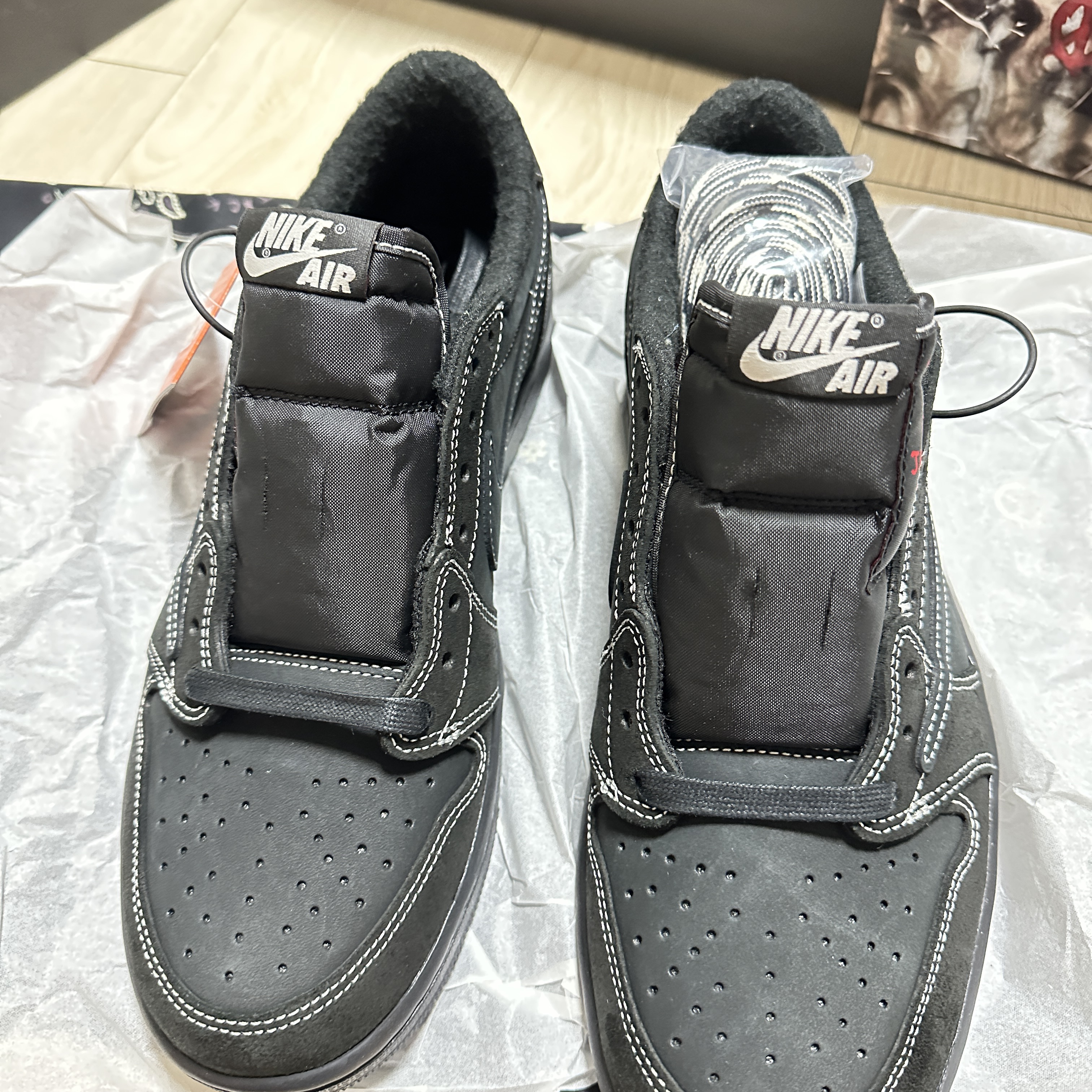 Jordan 1 x Travis Scott Retro Low OG SP Black Phantom 착용 스타일 - 2