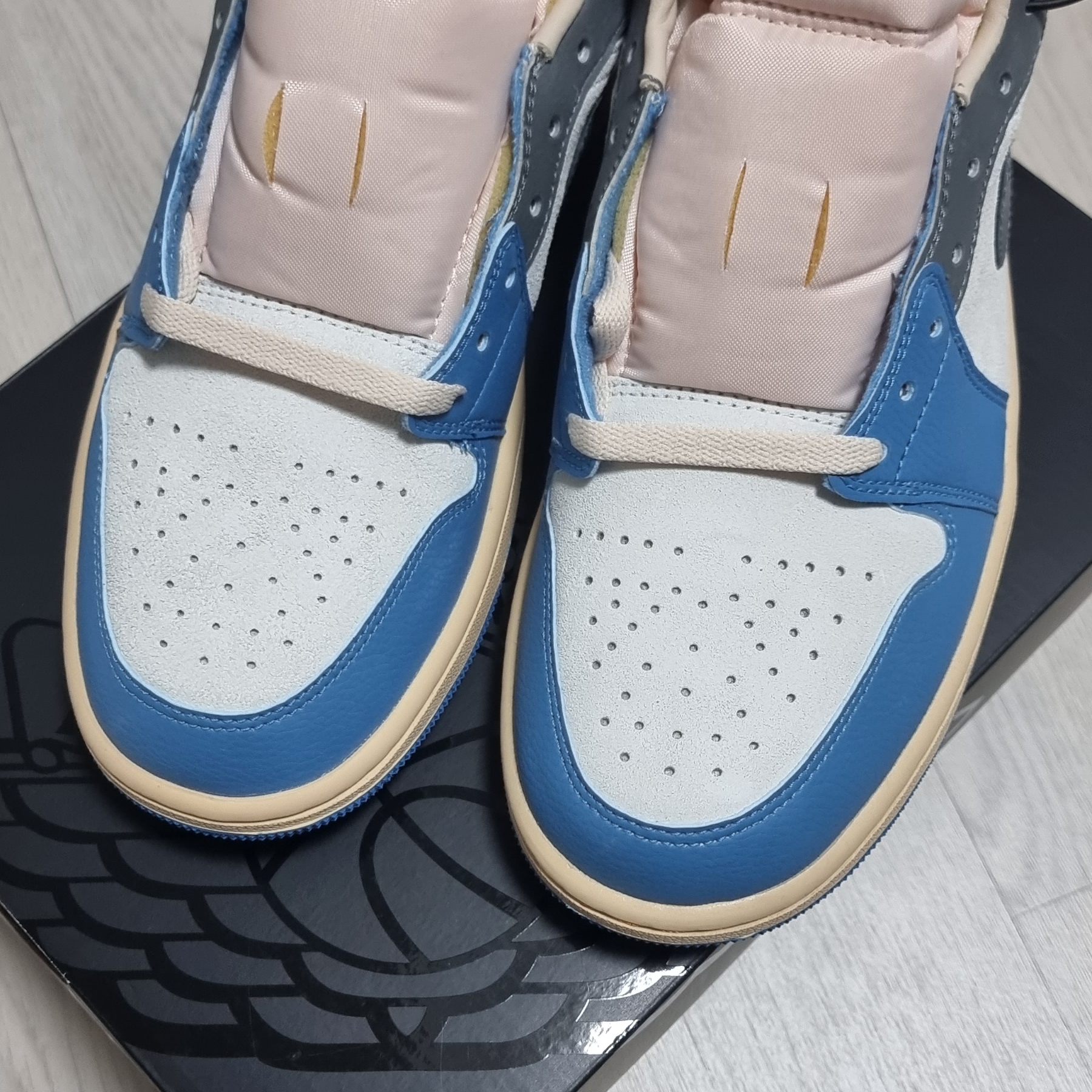 Jordan 1 Low SE Tokyo 96 착용 스타일 - 2