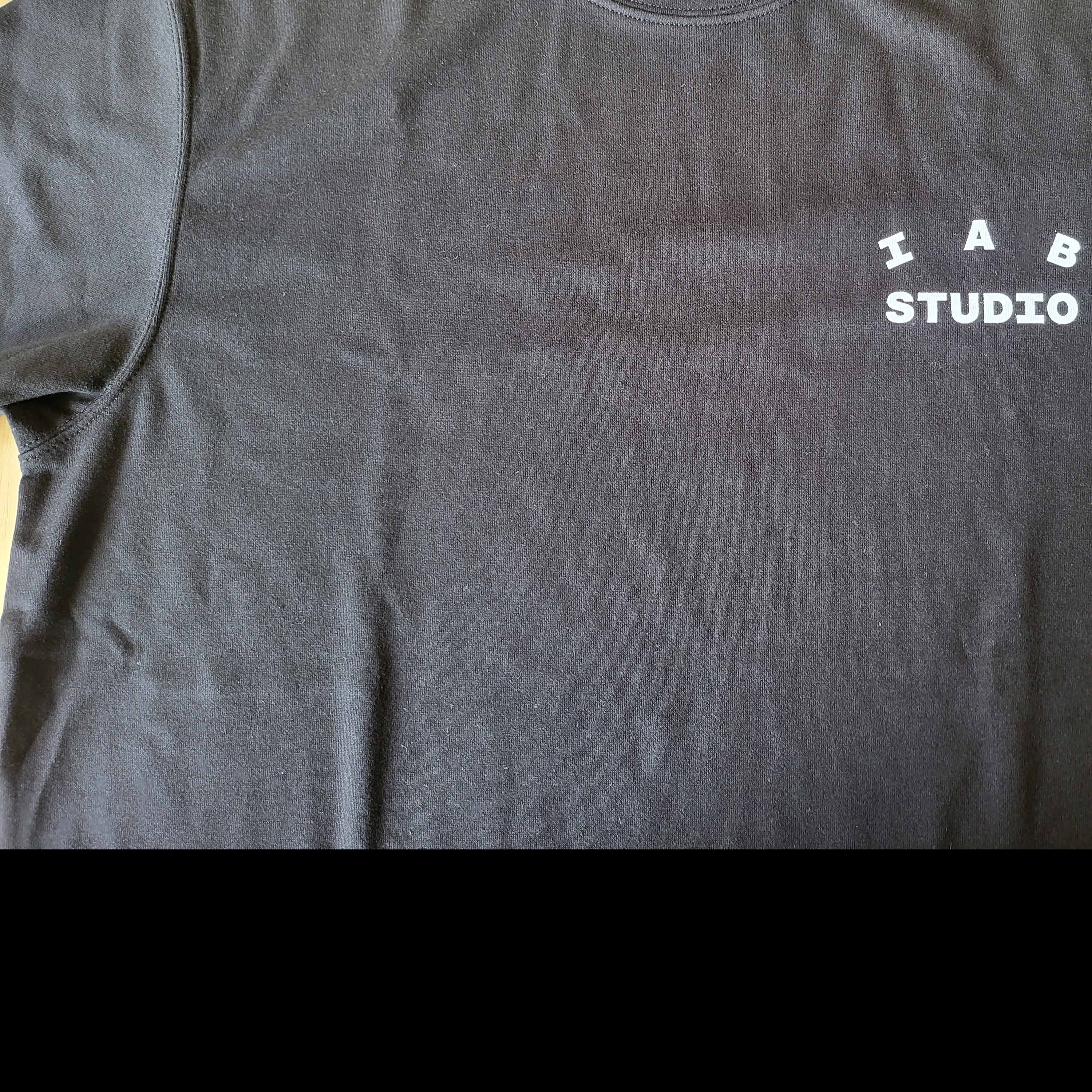 IAB Studio 10th Anniversary T-Shirt Black 착용 스타일
