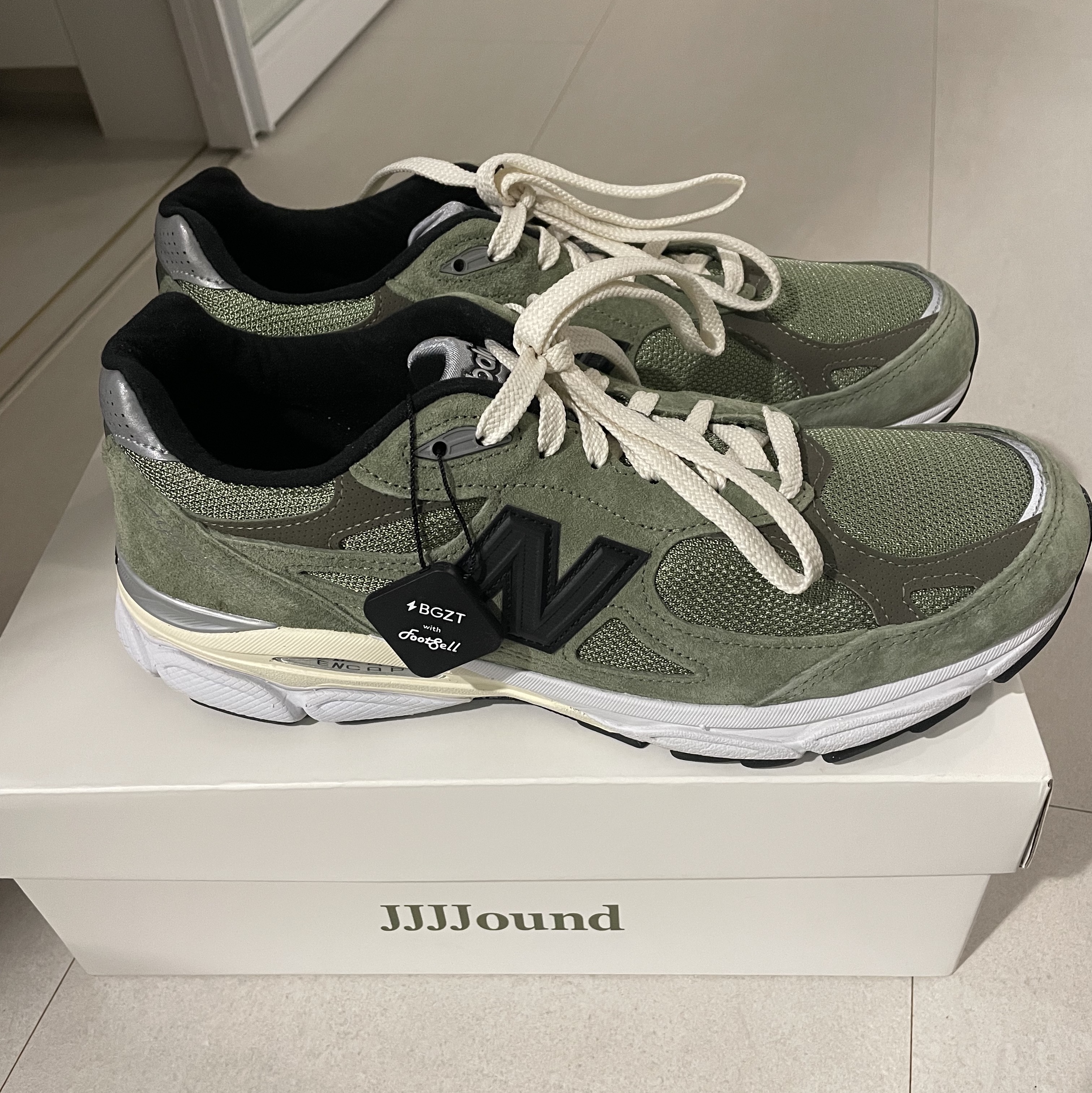 New Balance x JJJJound 990v3 Olive 착용 스타일