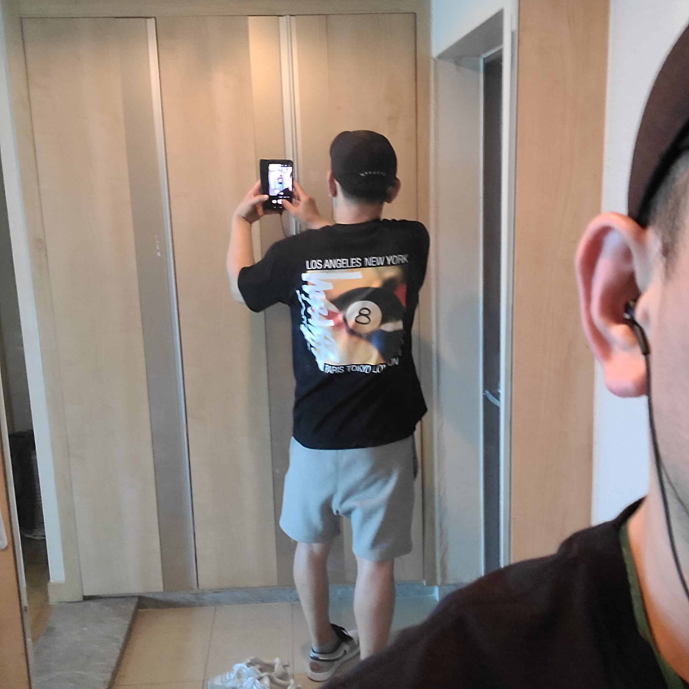 Stussy Billiards T-Shirt Black, Essentials The Core Collection Sweatshorts Heather Oatmeal 착용 스타일