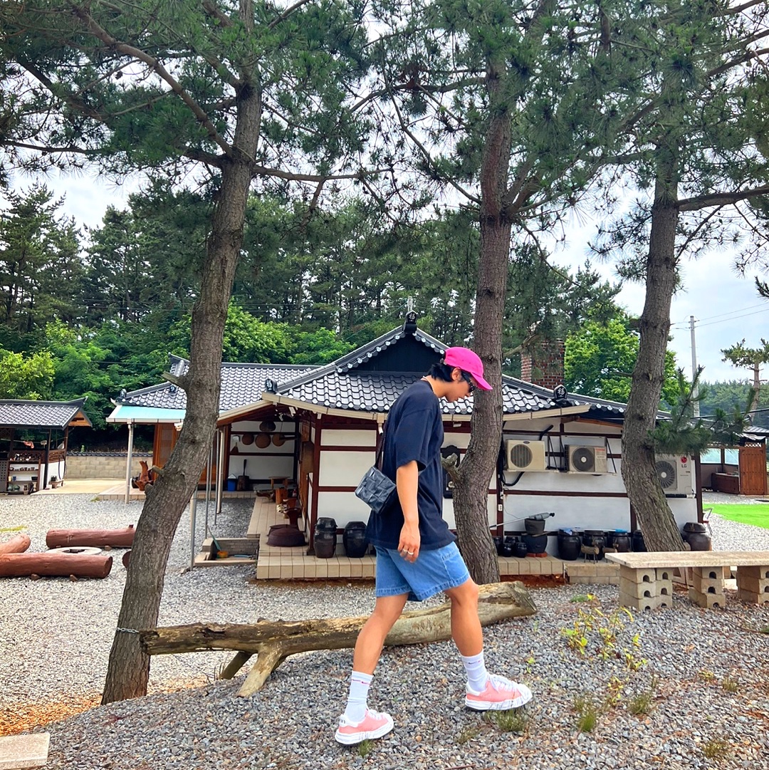 Maison Mihara Yasuhiro Blakey OG Sole Canvas Low-top Sneakers Pink, Supreme Washed Chino Twill Camp Cap Pink - 23SS 착용 스타일