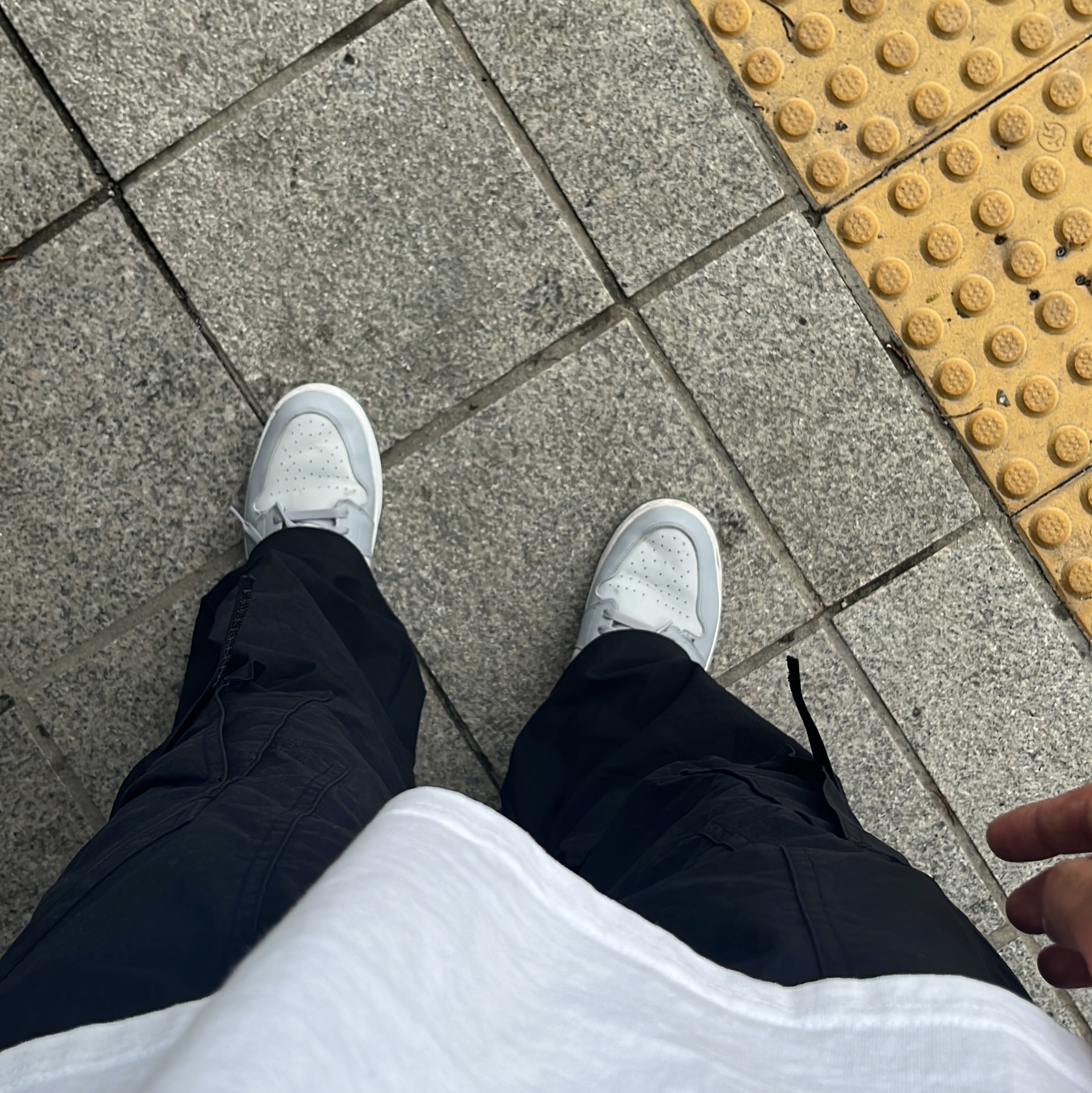 Juun.J Wide Cargo Detail Pants Black - 23SS, Jordan 1 Low Golf Wolf Grey 착용 스타일