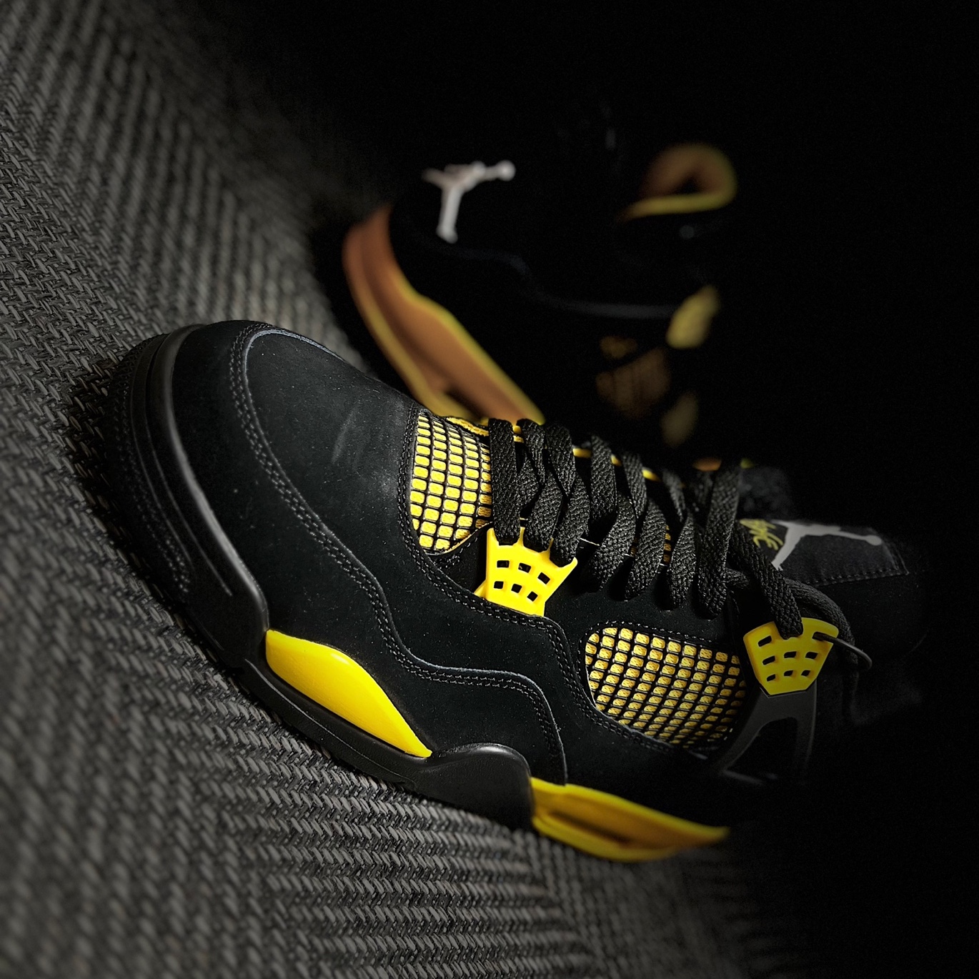 Jordan 4 Retro Thunder 2023 착용 스타일 - 3