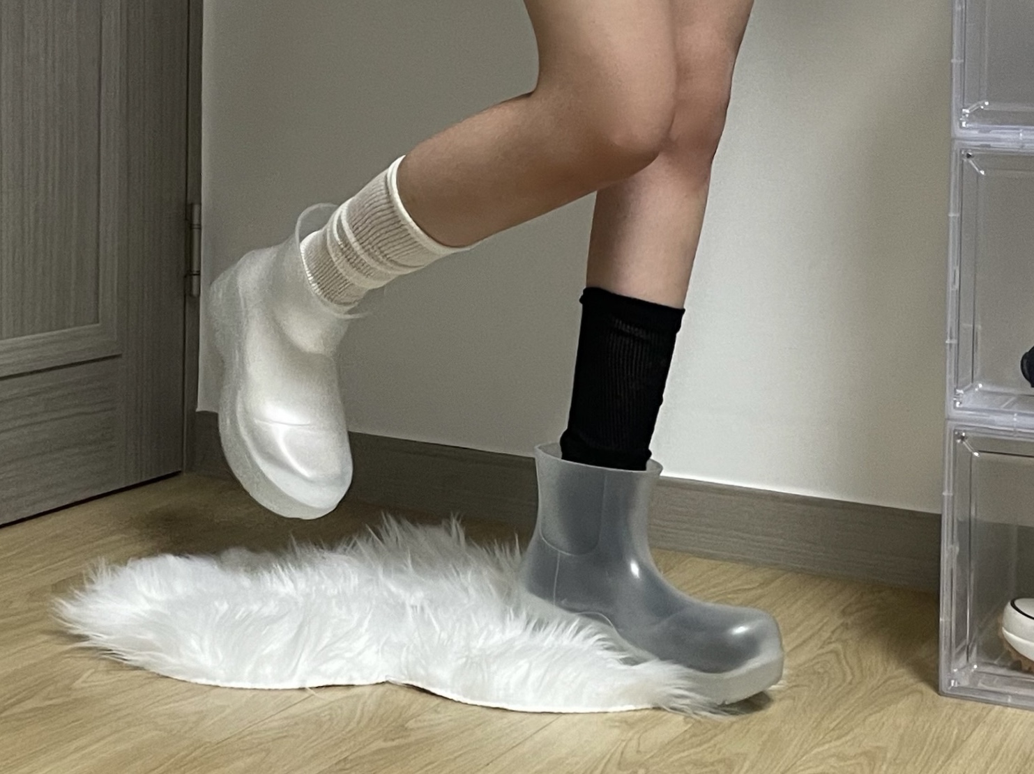(W) Bottega Veneta Puddle Ankle Glass, Bottega Veneta Mini Leather Cassette Silver 착용 스타일 - 4