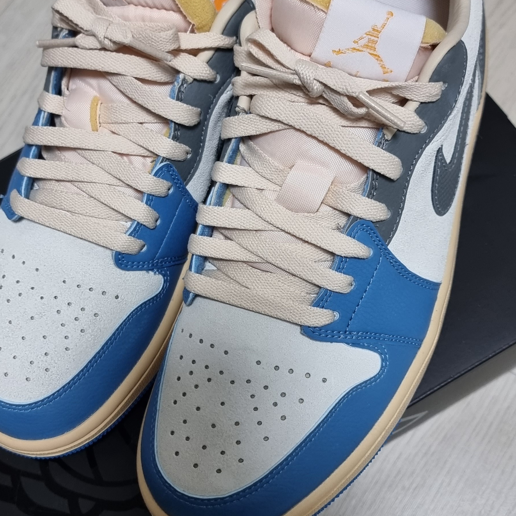 Jordan 1 Low SE Tokyo 96 착용 스타일 - 3