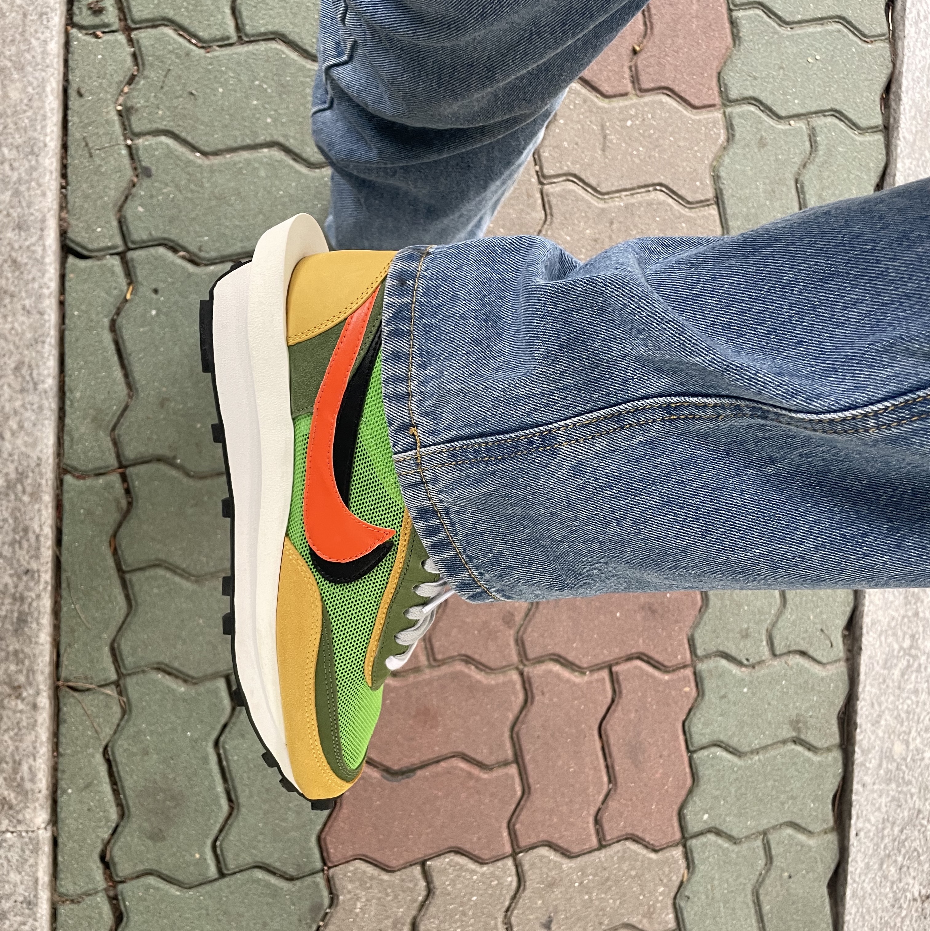 Nike x Sacai LDWaffle Green Multi 착용 스타일 - 4