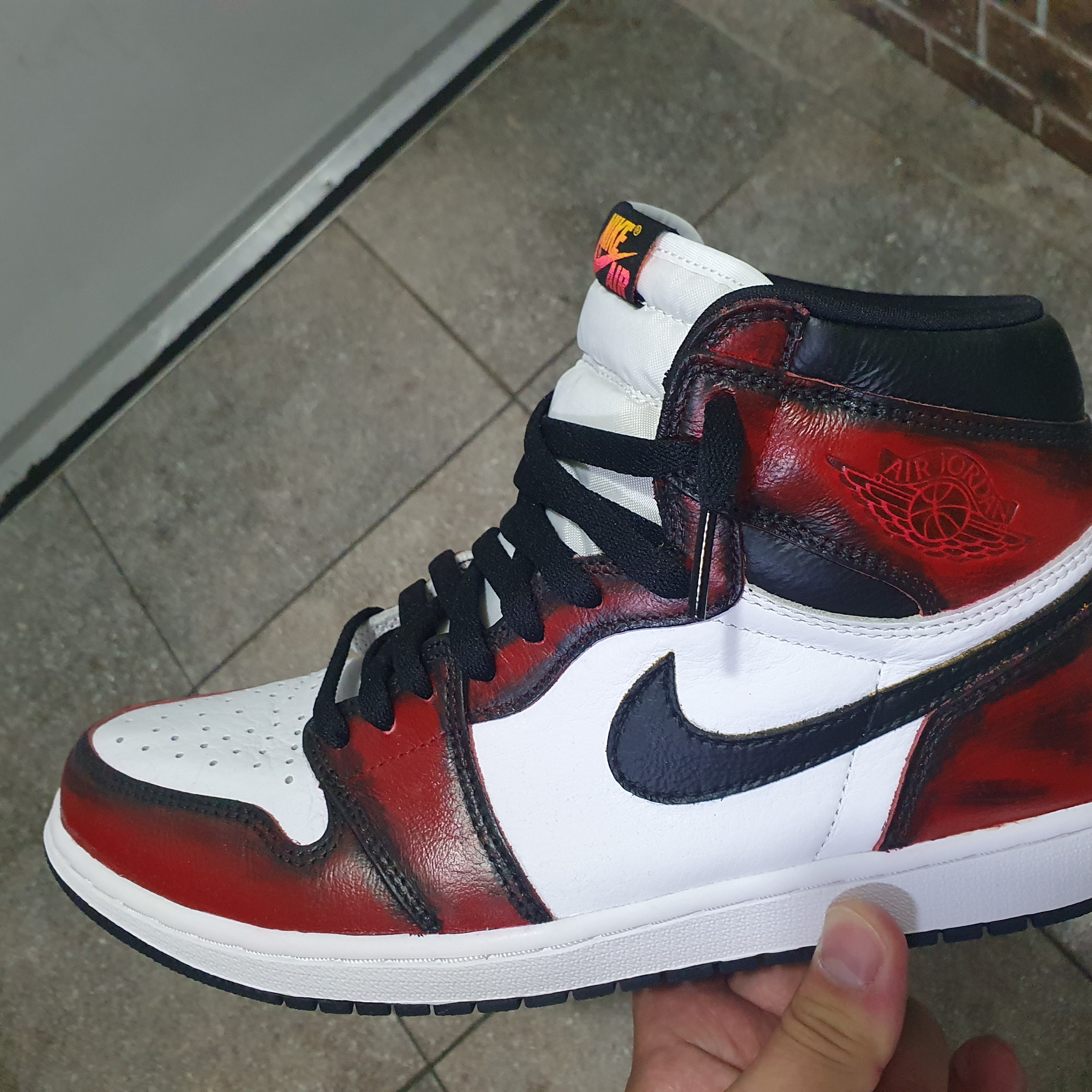 Jordan 1 Retro High OG Light Fusion Red 착용 스타일 - 1
