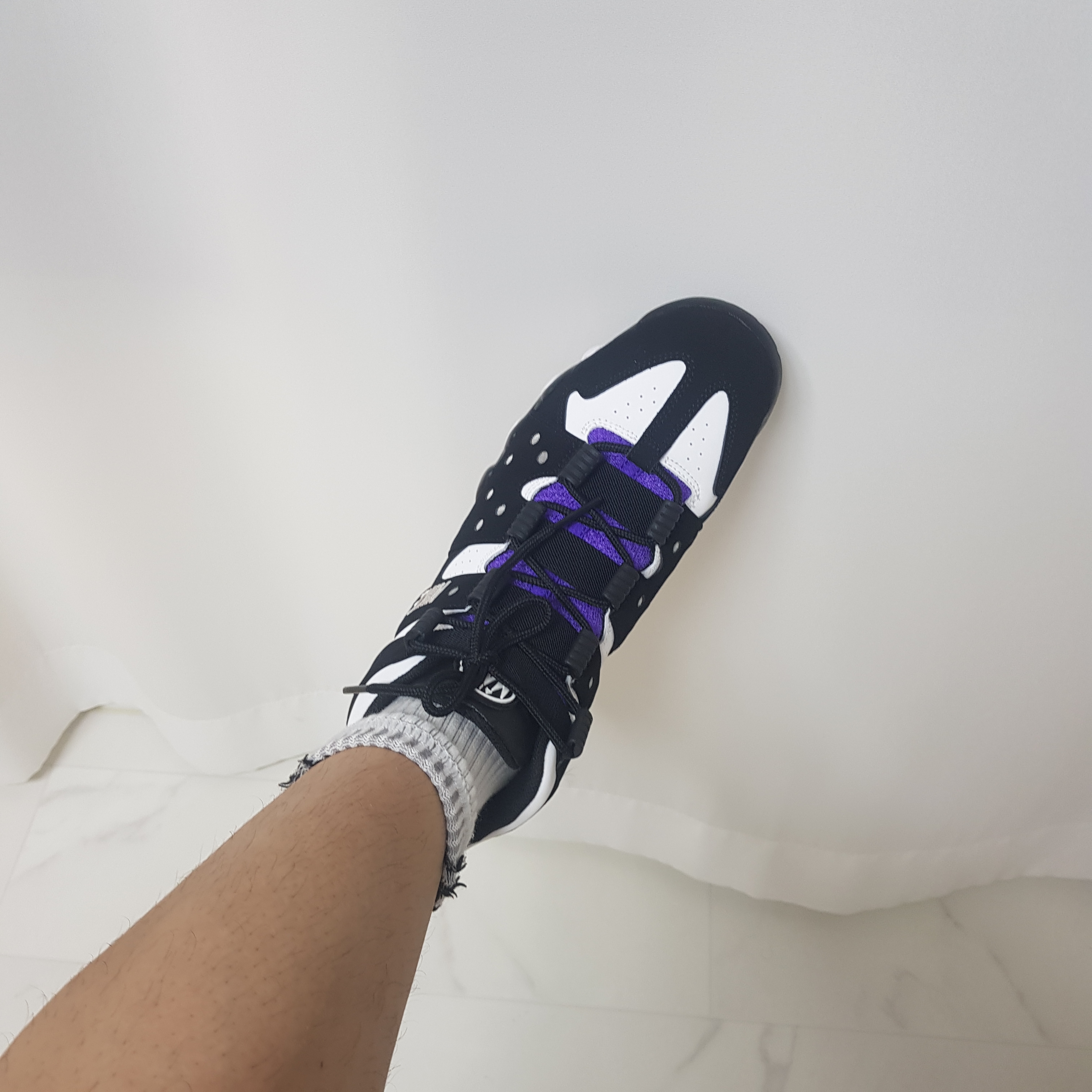 Nike Air Max 2 CB 94 Black and Pure Purple 착용 스타일 - 5