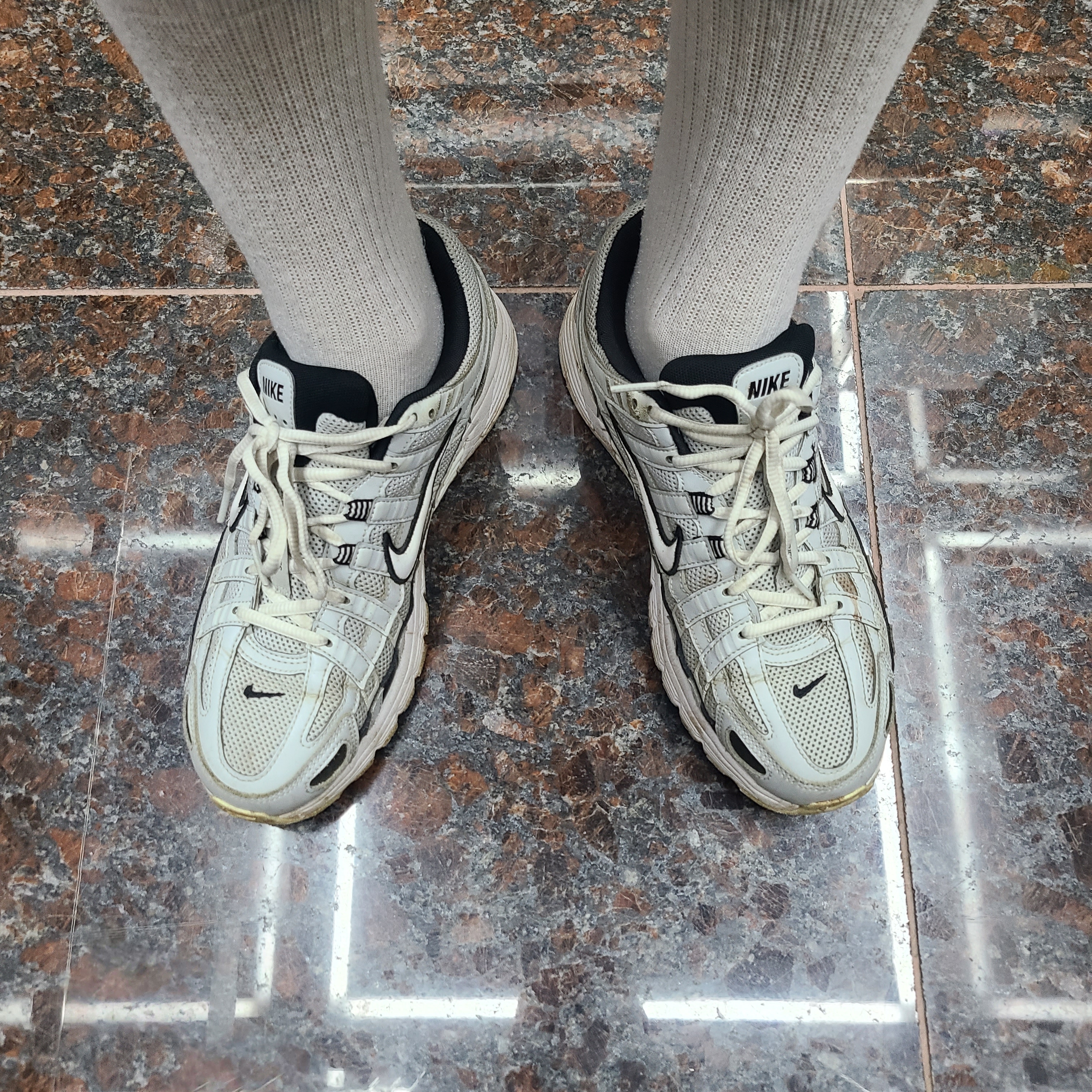 Nike P-6000 Sail Wolf Grey 착용 스타일 - 2