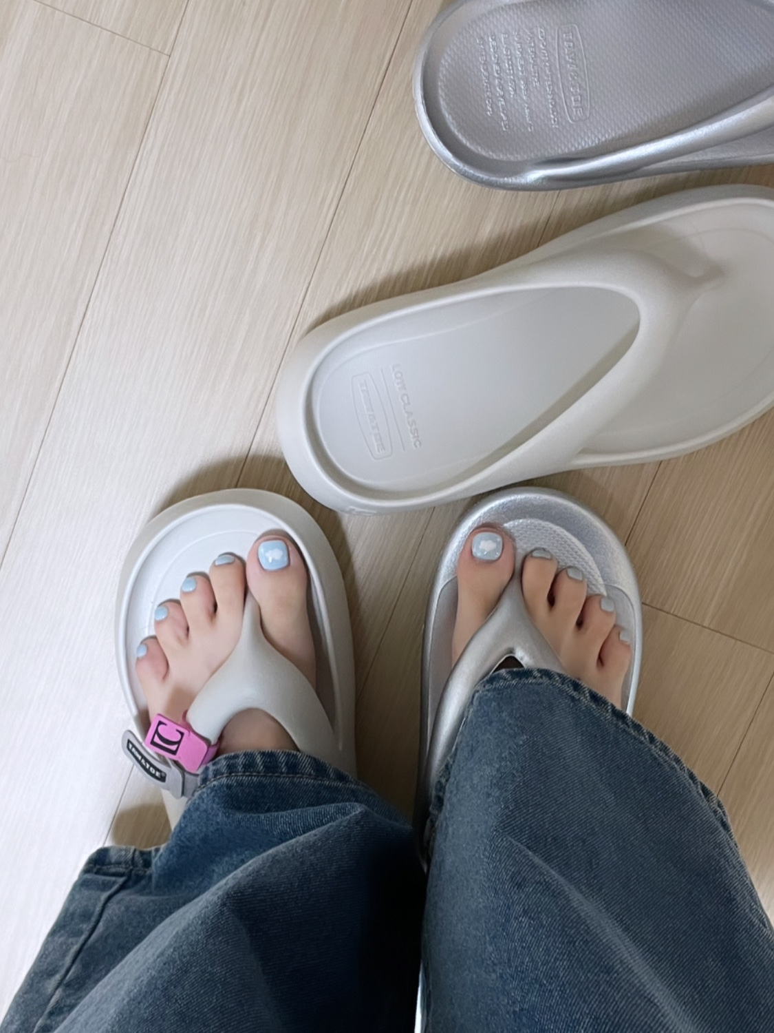 Taw&Toe x Low Classic Platform Flip Flop Cream, Taw&Toe Flip Flop Zerovity OG Light Silver 착용 스타일