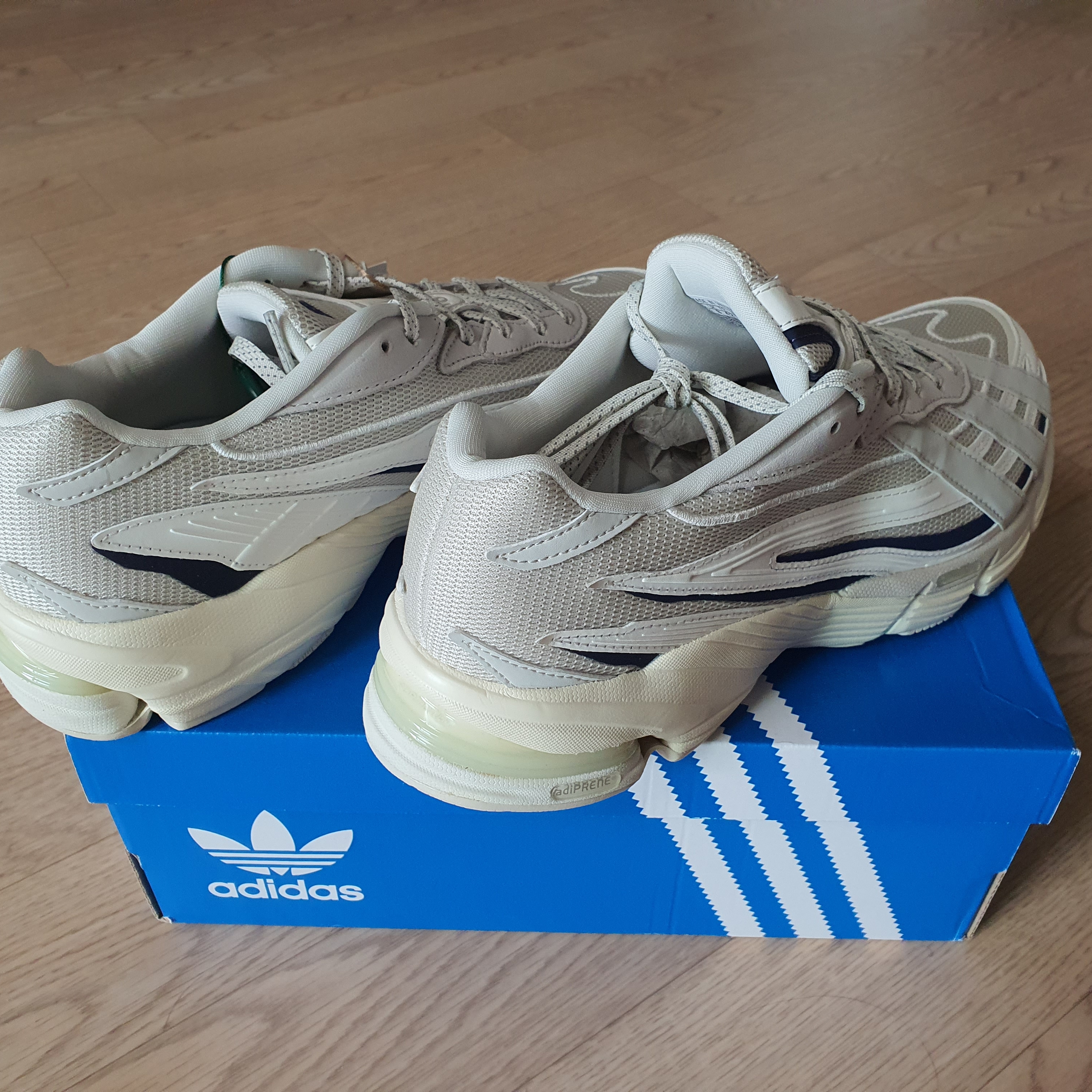Adidas Orketro Aluminium Off White 착용 스타일 - 2