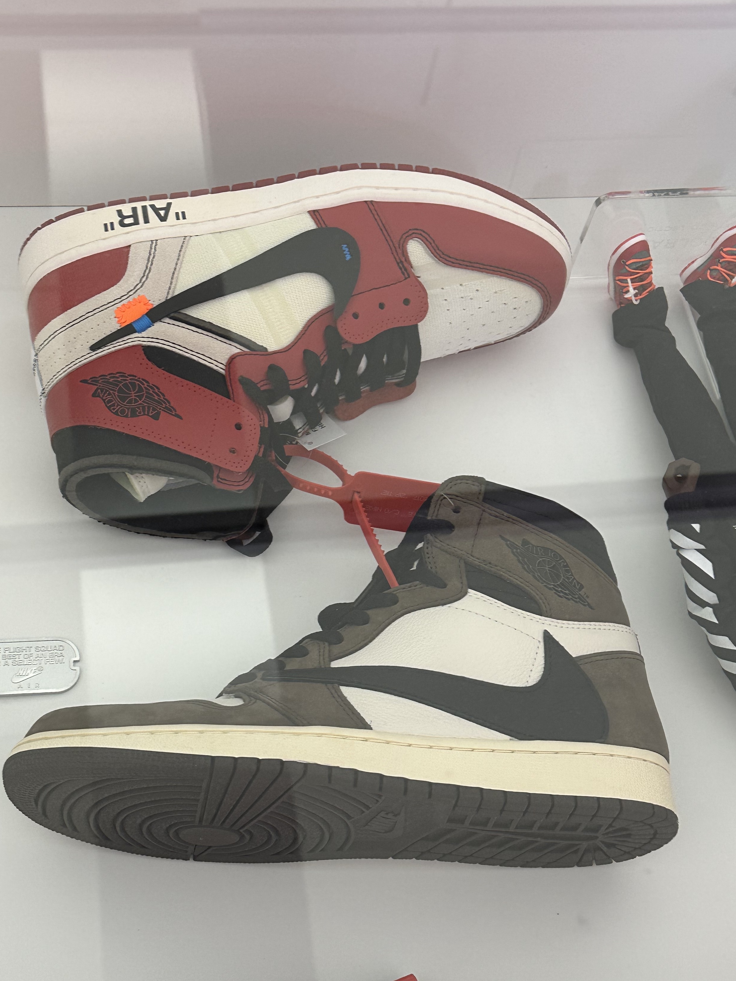 (W) Jordan 1 x Travis Scott Retro Low OG SP Medium Olive, Nike SB Dunk Low Sandy 착용 스타일 - 4