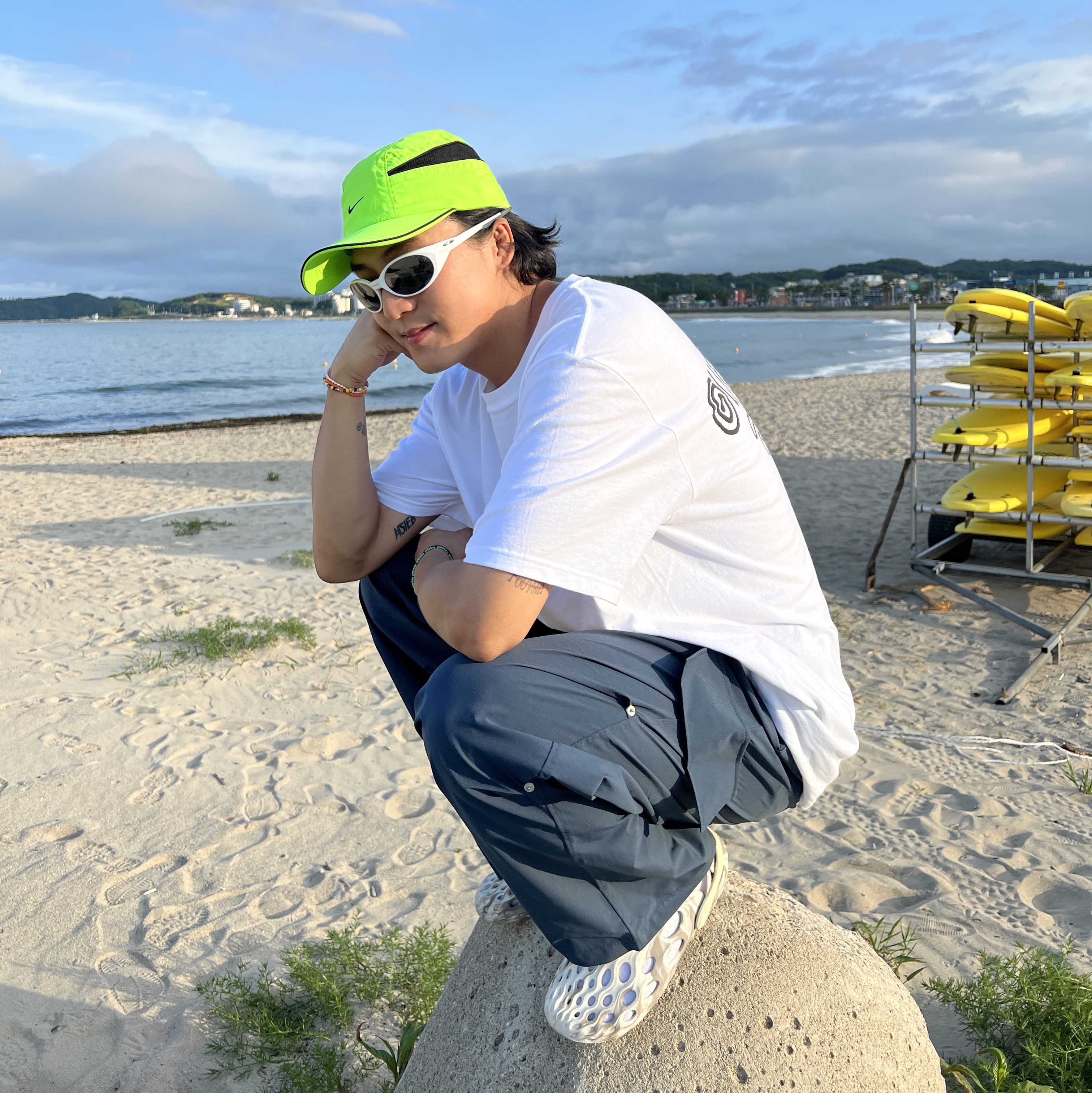 Merrell Hydro Moc Chalk, Stussy x Our Legacy x Denim Tears Stockholm T-Shirt White 착용 스타일