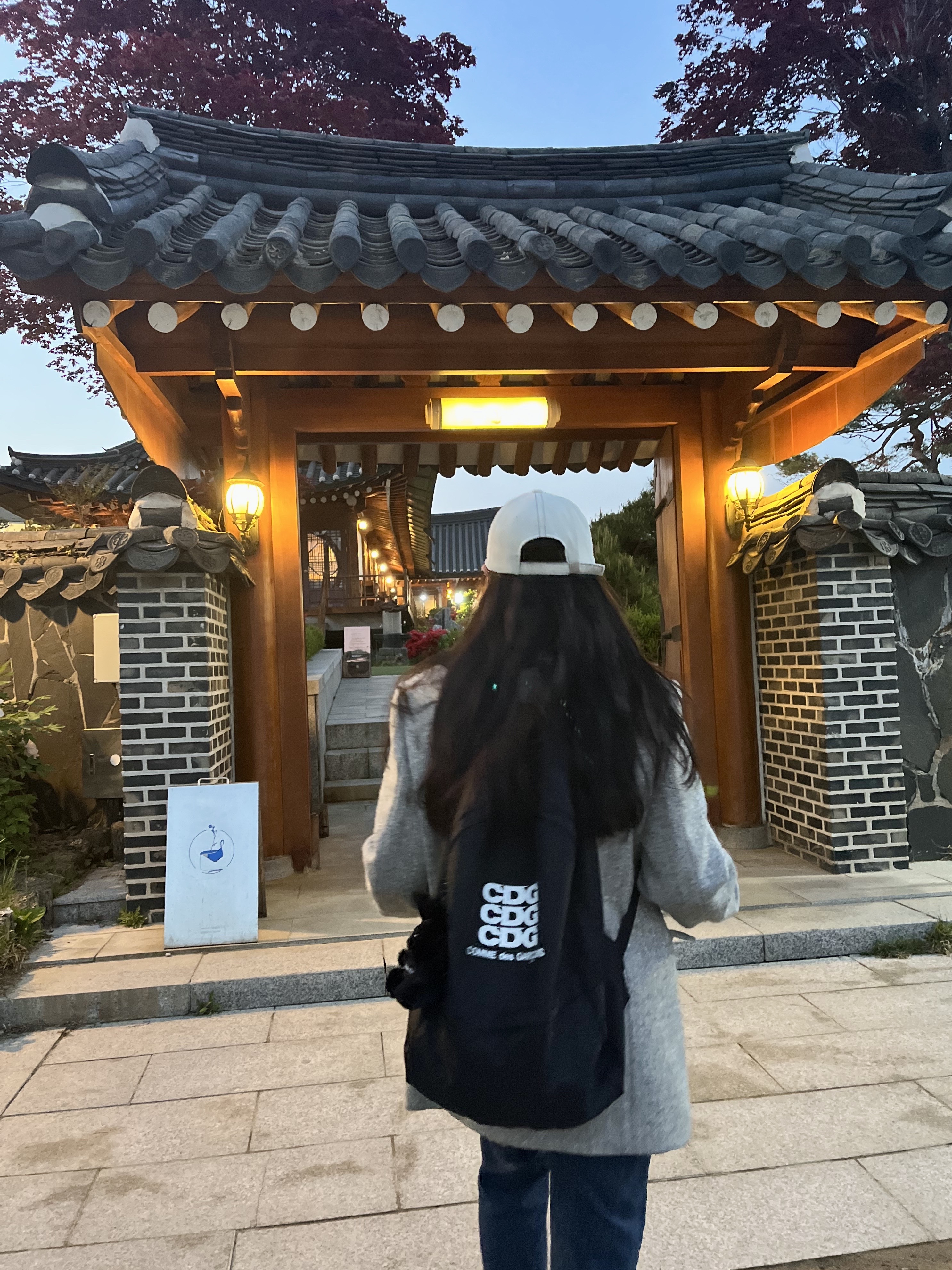 CDG Backpack Black 착용 스타일
